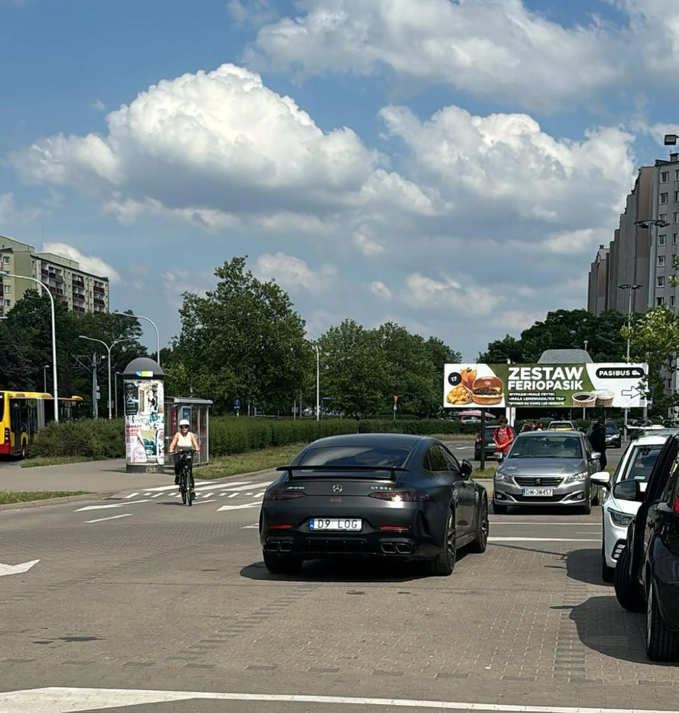 Kolego trochę do tyłu i zająłbyś 4 miejsca w tak tylko 2