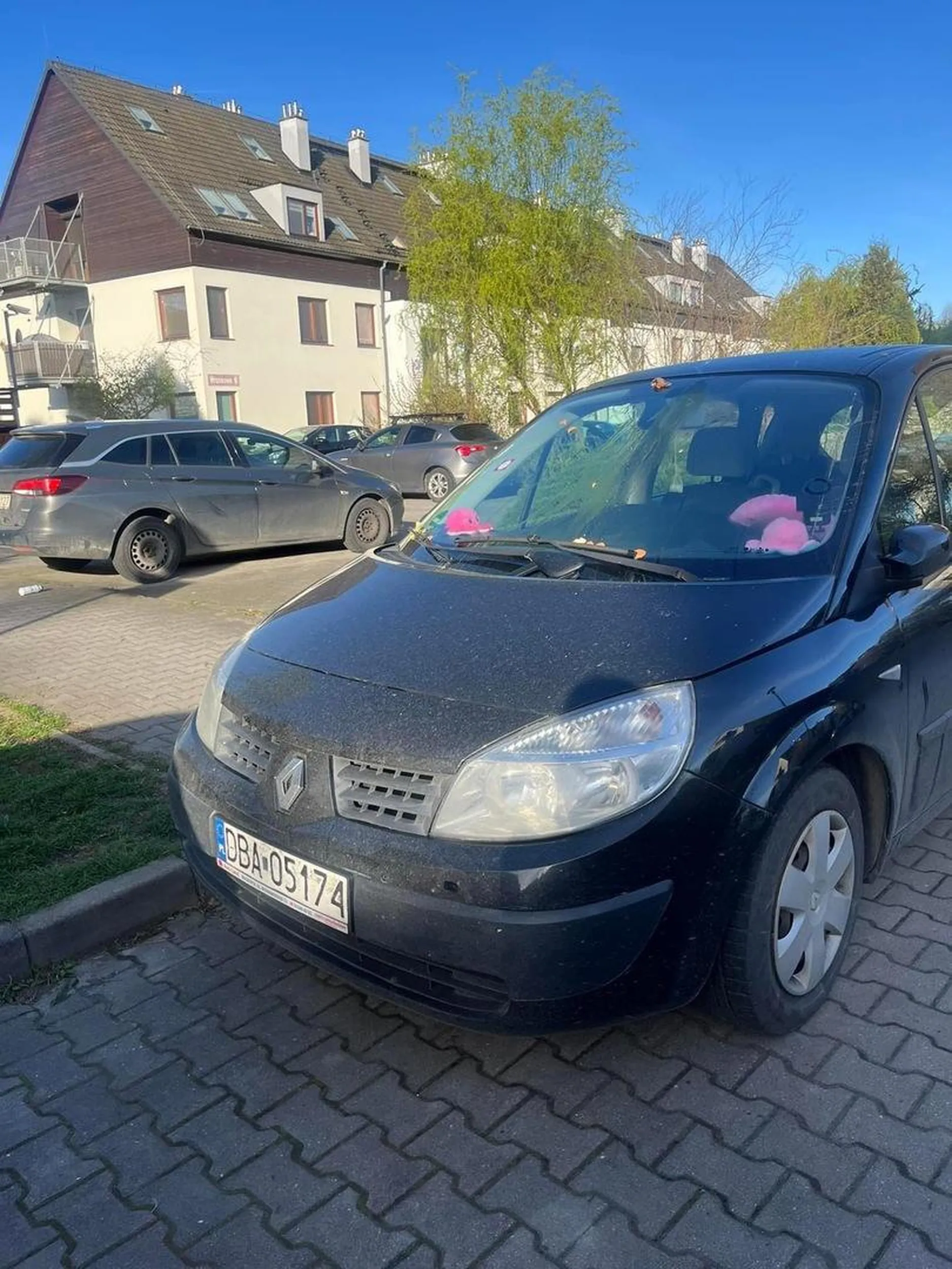 Umiejętność parkowania i myślenia pozostawia wiele do życzenia… ?centralnie przed przejściem dla pieszych