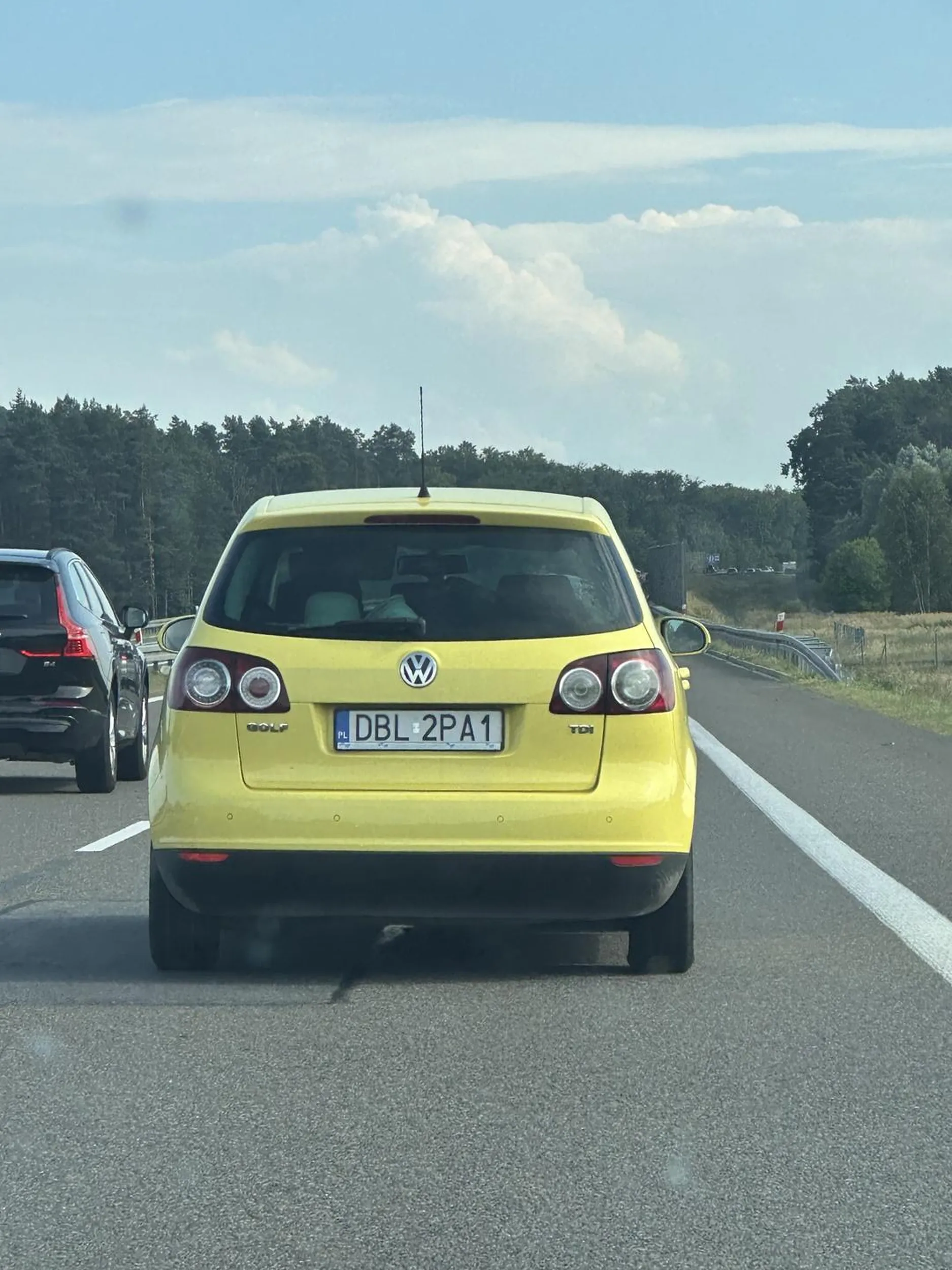 Proszę się nauczyć jeździć panie szofer lusterka są po to żeby w nie patrzeć