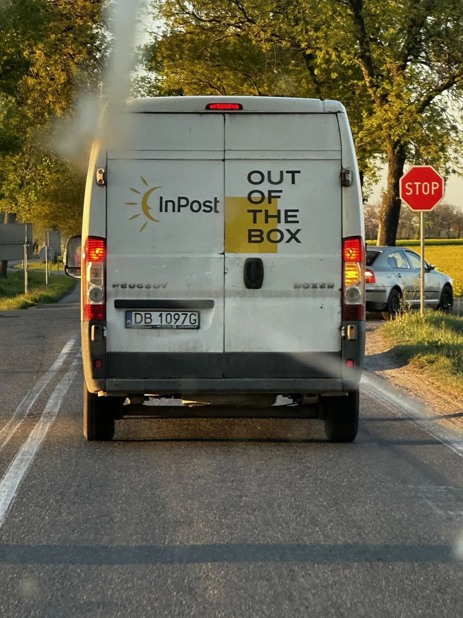 Zwykły pet, stwarza zagrożenie na drodze. 27-04-2024 przez odcinek 50km prawie spowodował 3 kolizje, podczas wyprzedzania… Rozumiem, że się spieszy ale są jakieś granice.