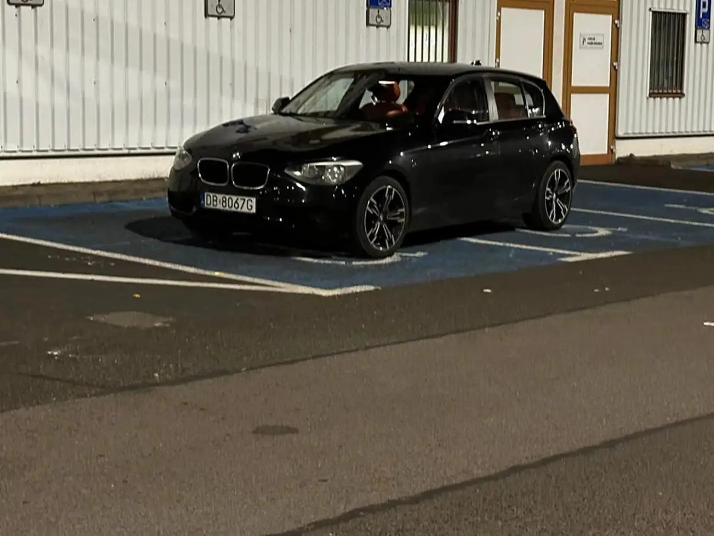 Niedojebanie mozgowe. Bardzo ciezki przypadek. Lewatywa pomaga, lecz tylko chwilowo. To są skutki miedzy innymi przygodnego seksu analnego, ale pacjent twierdzi, ze to sens jego zycia. Medycyna pozostaje bezradna