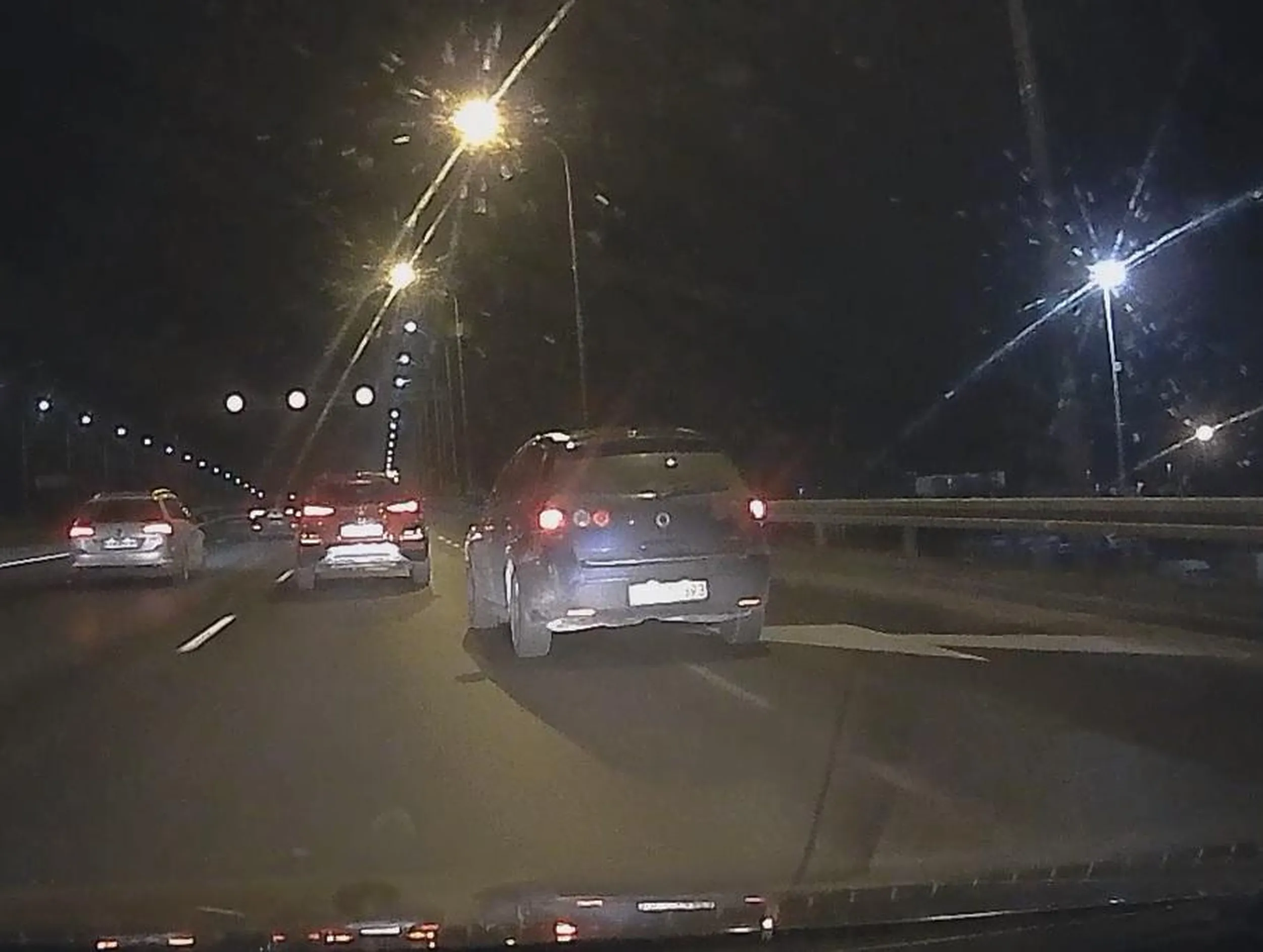 Pała włącza się do ruchu i nie patrzy w lusterka. Do dalszej konfrontacji oczywiście jajec brak.