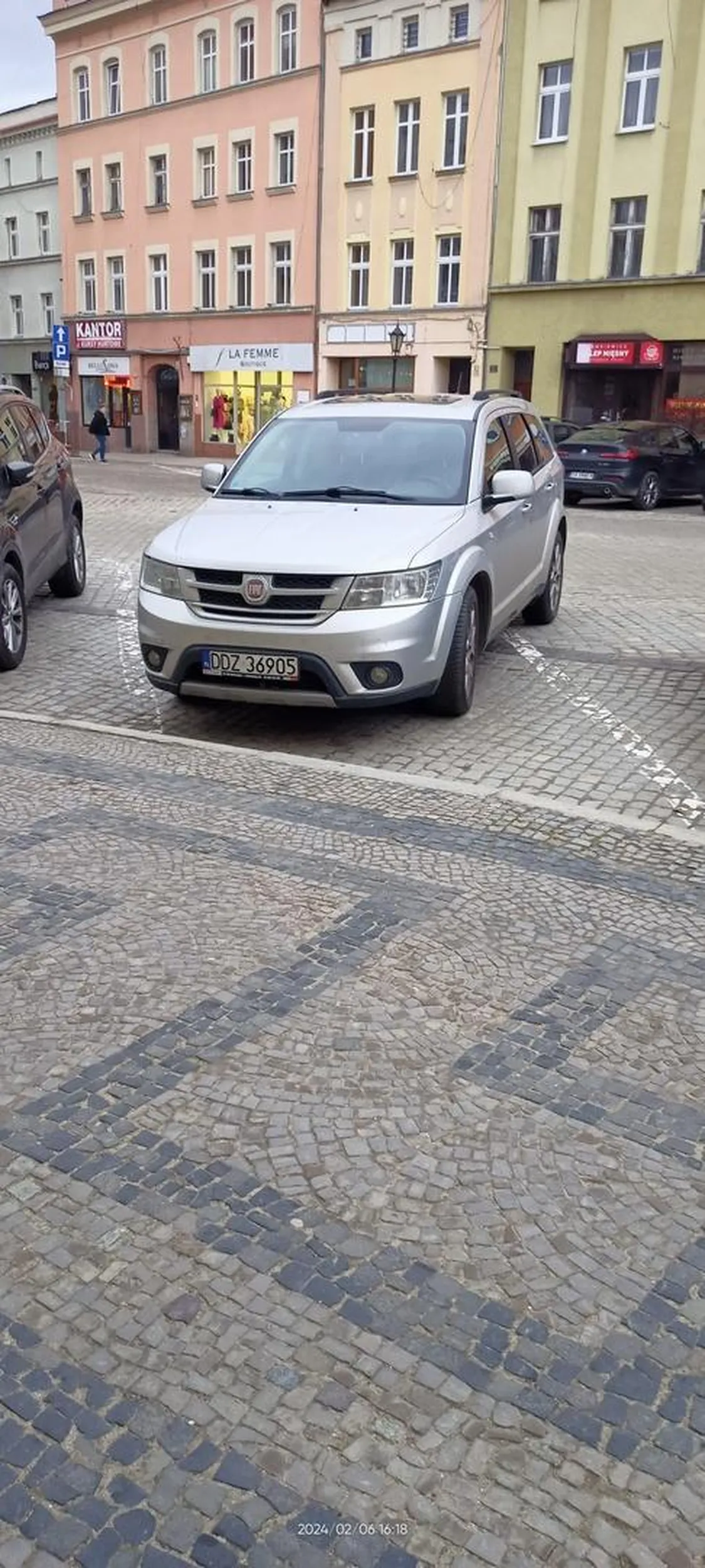 W tyłku mają, czy ktoś inny będzie miał gdzie zaparkować?