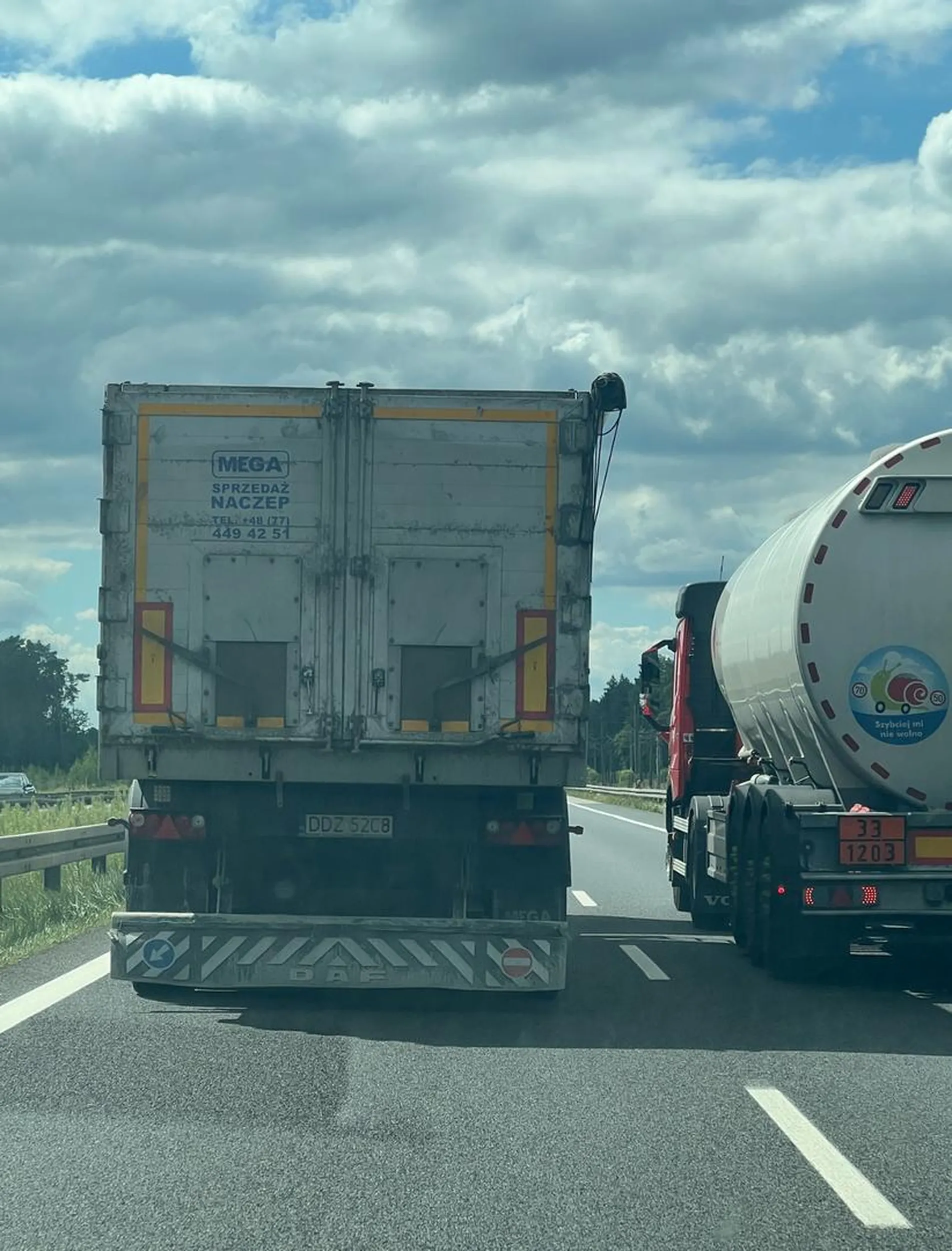 Zachciało się przymusowego urlopu w ZK za skoszenie rodziny z dzieckiem? Wyprzedź sobie psa na schodach jak do twojej baby biegnie, a nie innego TIRa kiedy nie ma na to bezpiecznej możliwości i wpierdalasz się komuś tuż przed samą maskę