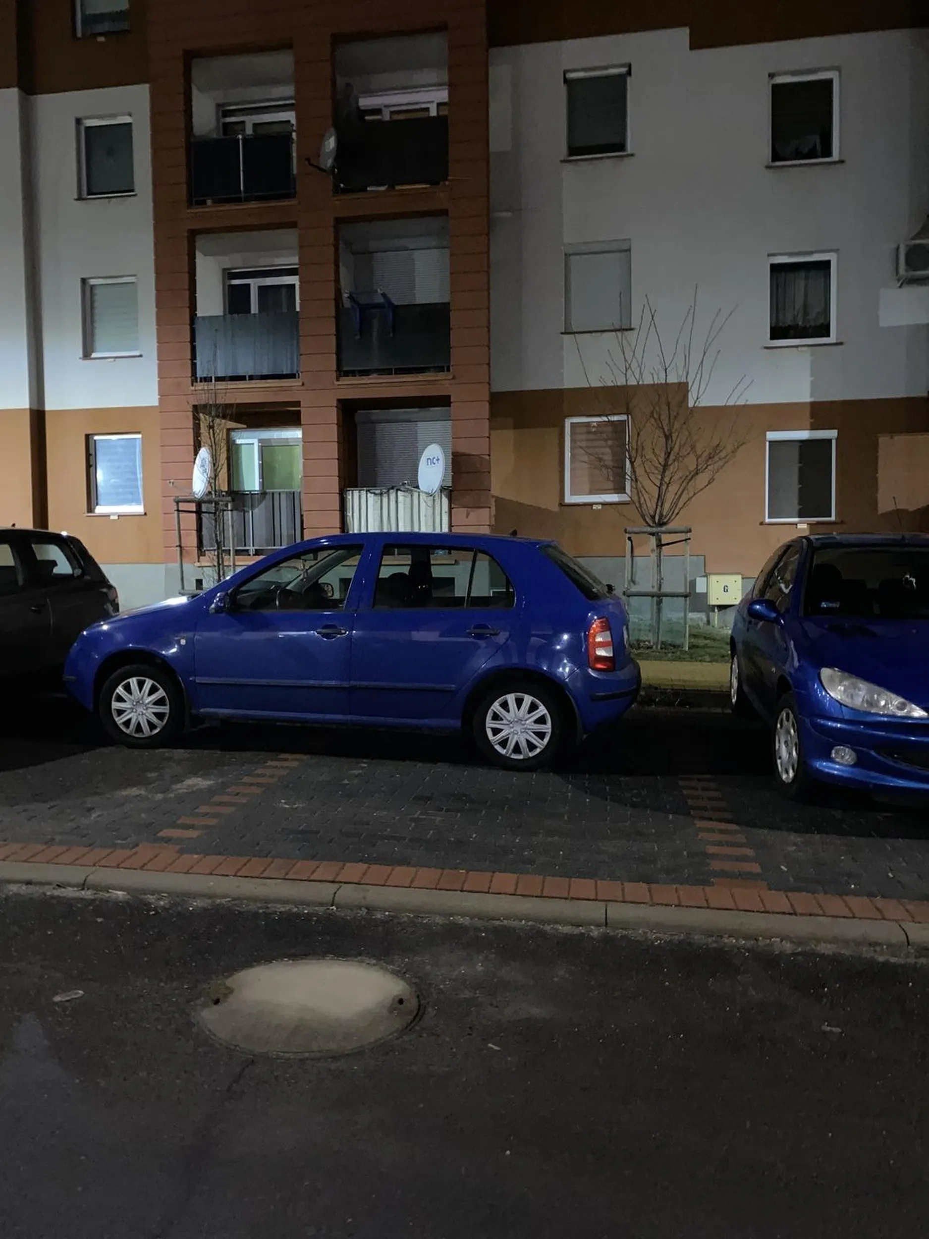 ktos sie zajebal w akcji i zaparkowal tak jak na zalaczonym zdjeciu pzdr