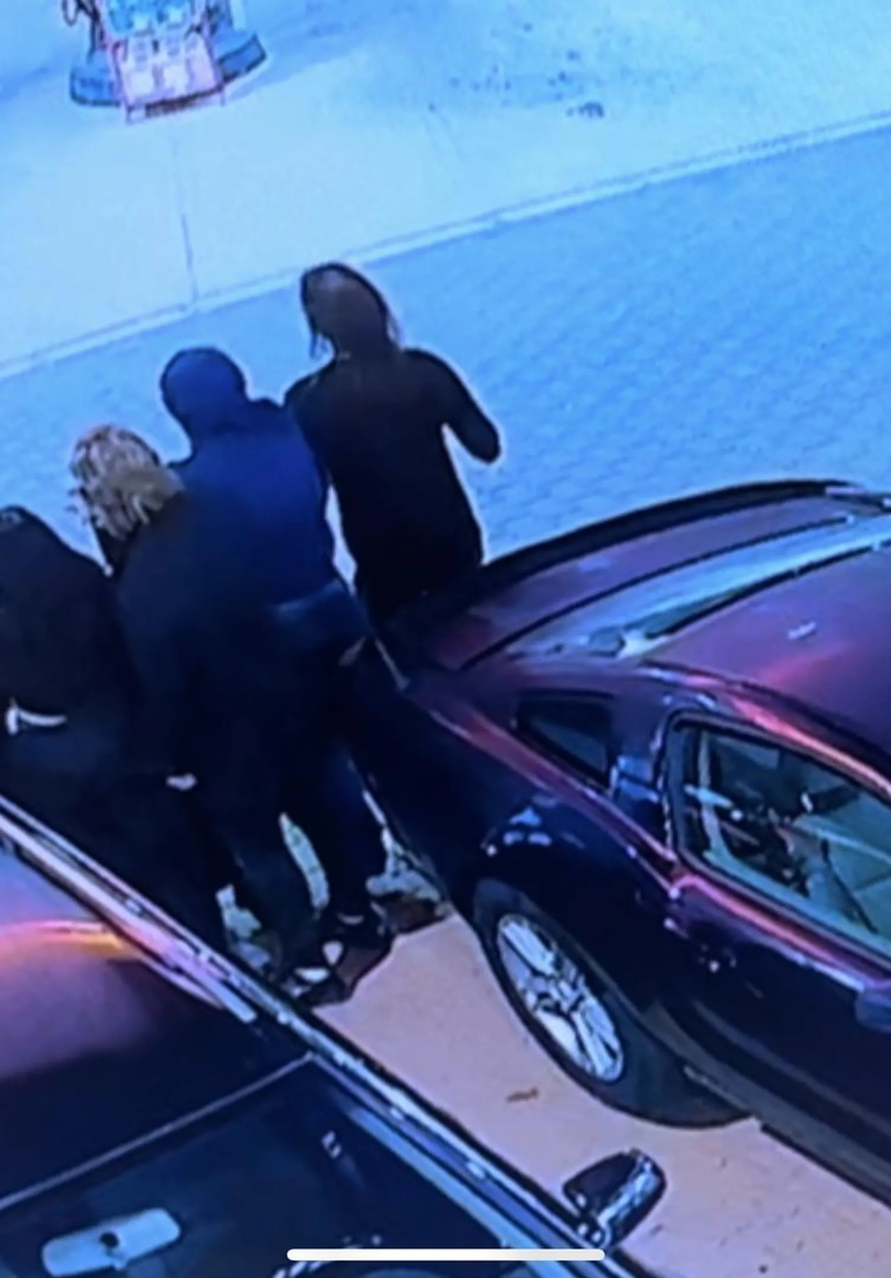 Nie pozdrawiam lasek z tego pojazdu ktore stanęły obok moje samochodu (ford mustang) i robiły sobie zdjecia jakby byl ich, wszystko jest na kamerach dziewczynki