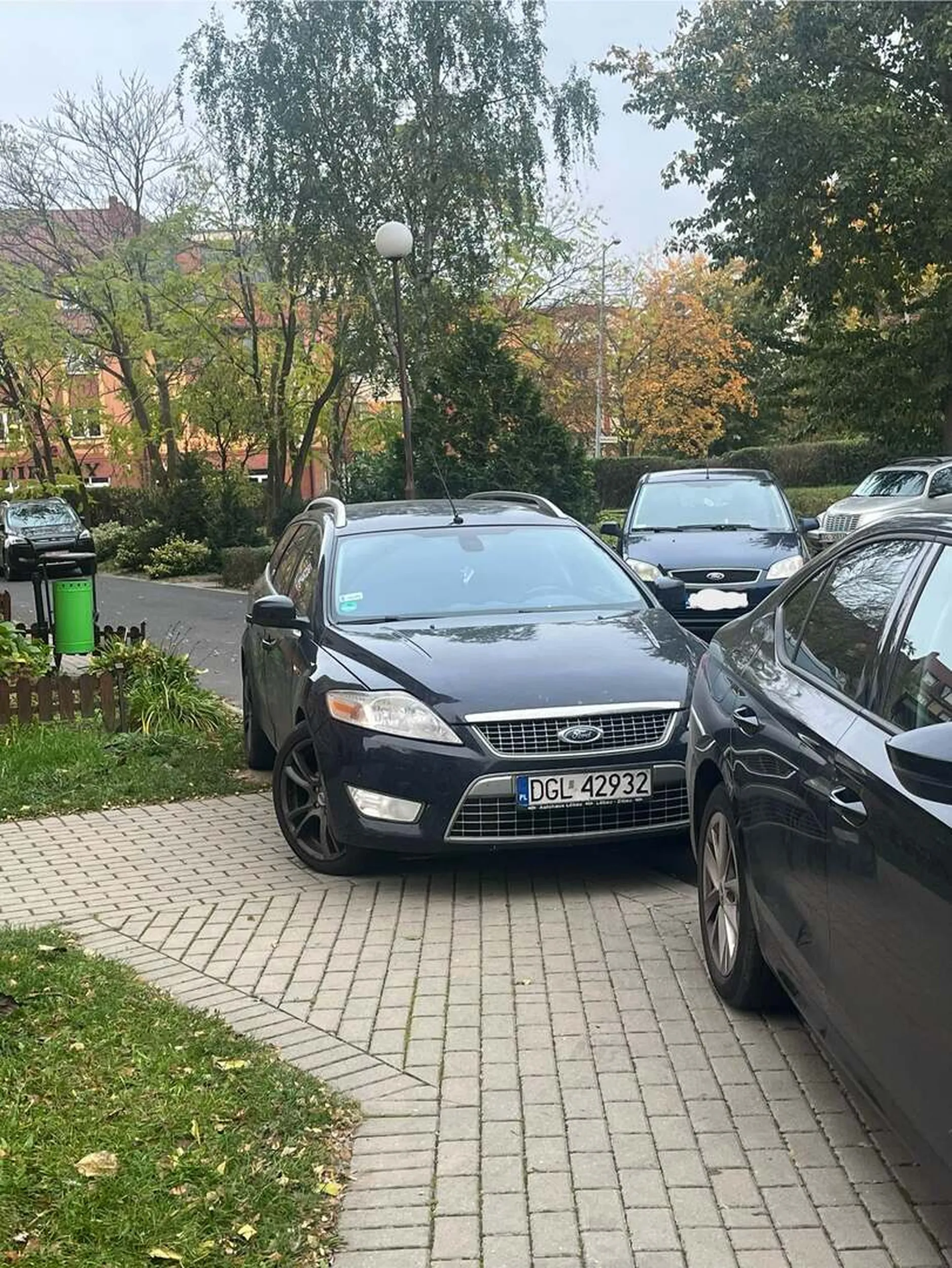 Kolejna głupota właścicieli tego Forda. Szczyt głupoty.