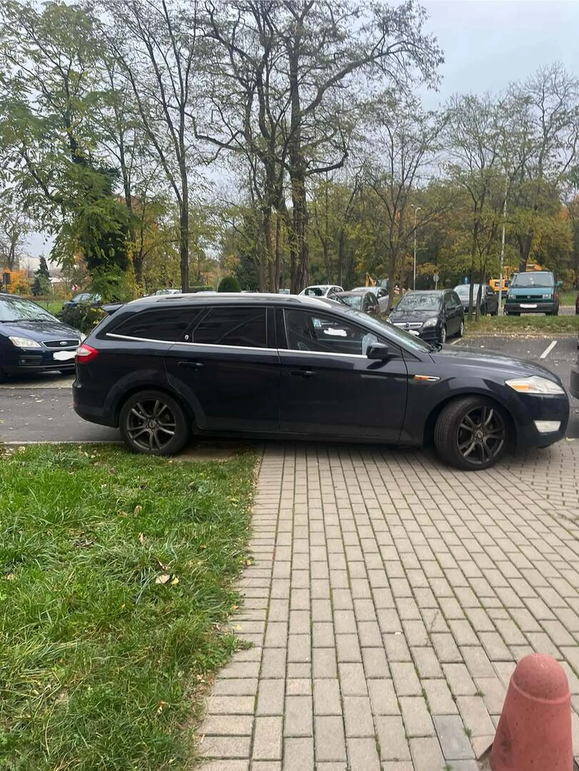 Kolejna głupota właścicieli tego Forda. Szczyt głupoty.