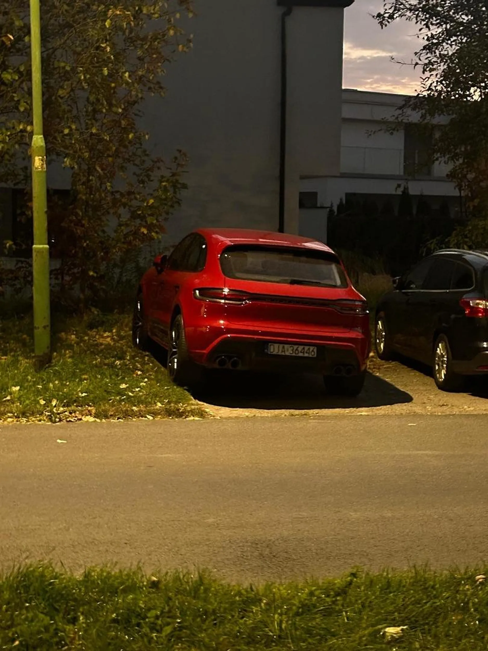 Autko fajne właścicielka też niczego sobie ale parkować nie umie