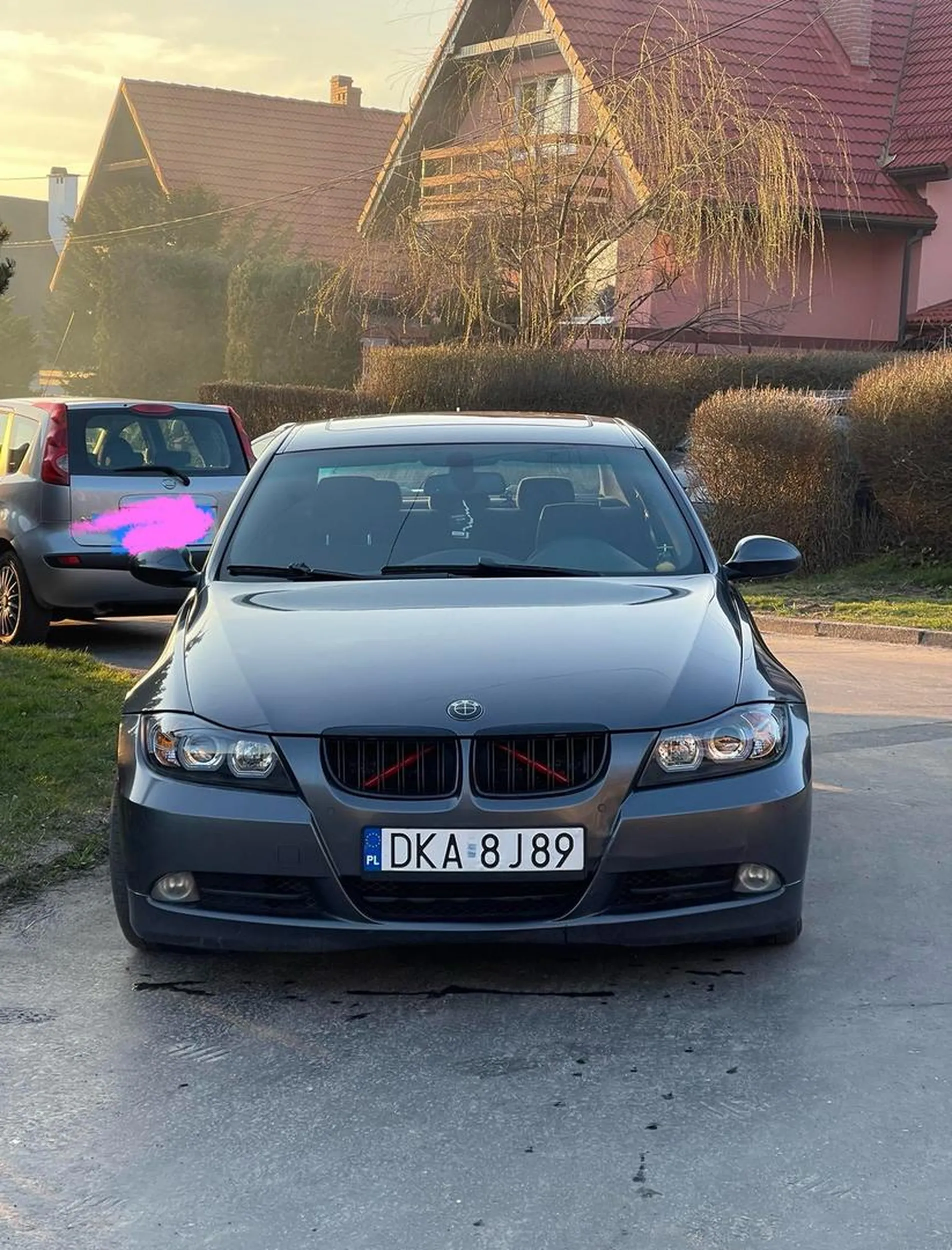 lata bokiem, rozpędza się jak wyścigówka i ma przystojnego właściciela?Ps.pozdrawiam ????