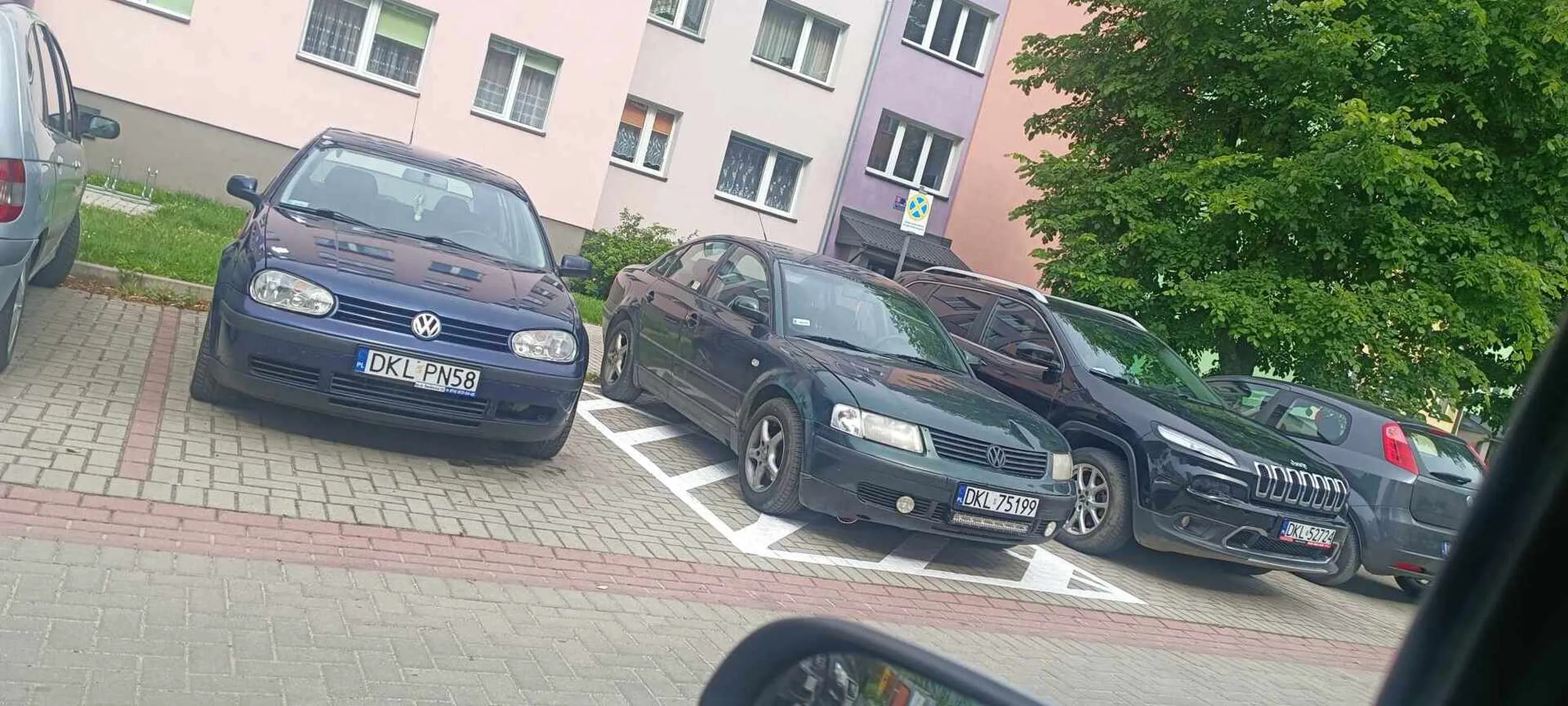 Świeżo malowane i już awans na głąba