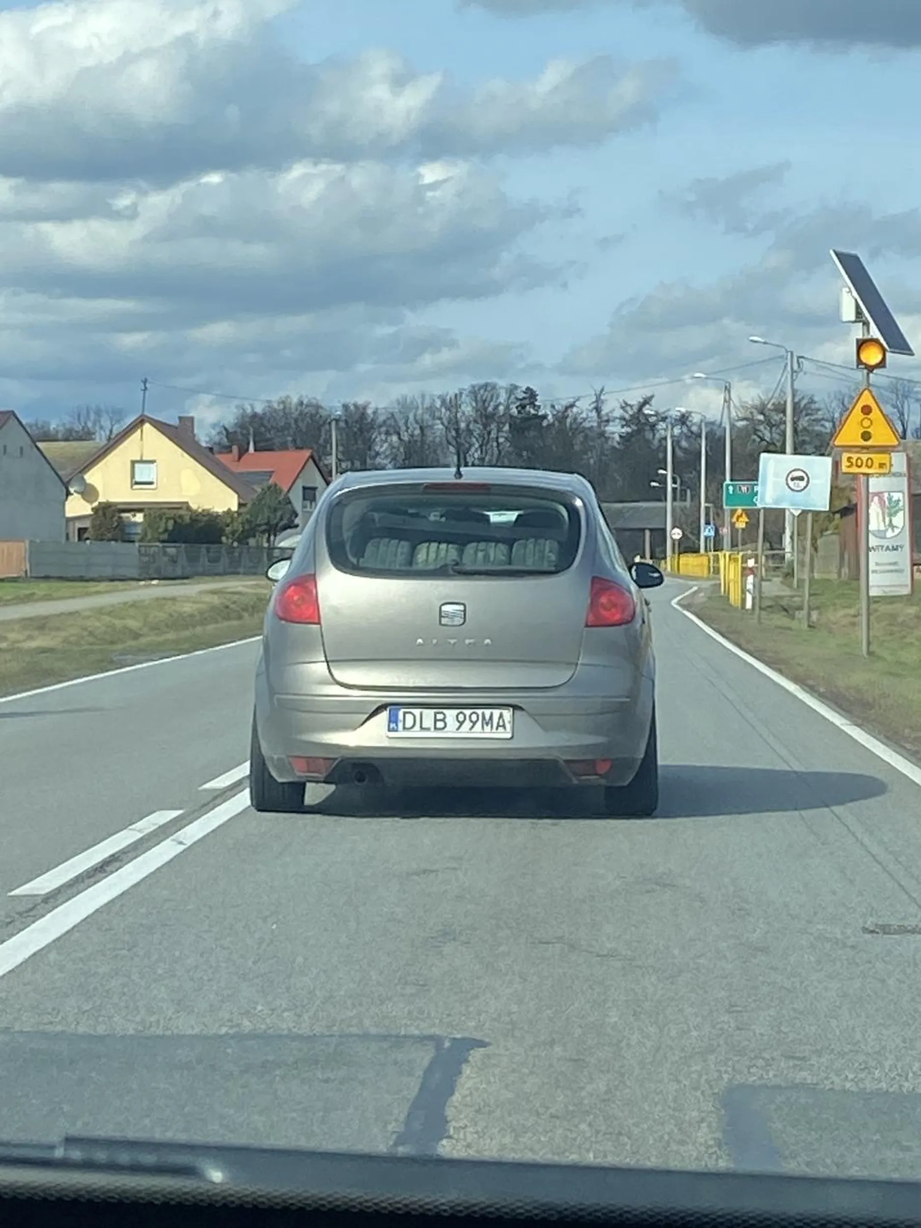 demon prędkości. ograniczenie do 60 - jedzie 30, w zabudowanym w porywach do 20