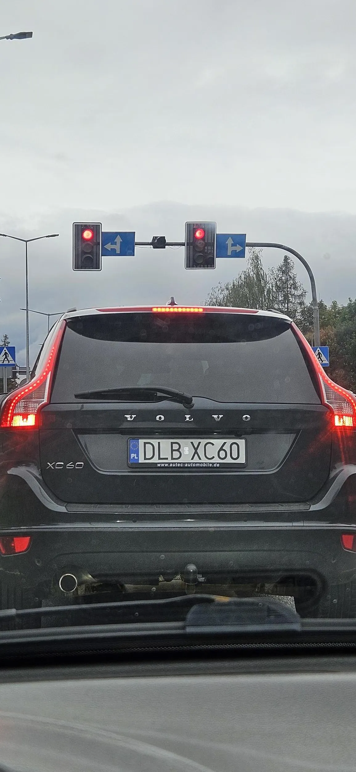 Szanuje za dopasowanie numeru rej do modelu auta :) ciekaw jestem historii, czy ktoś czekał na to całe życie :D