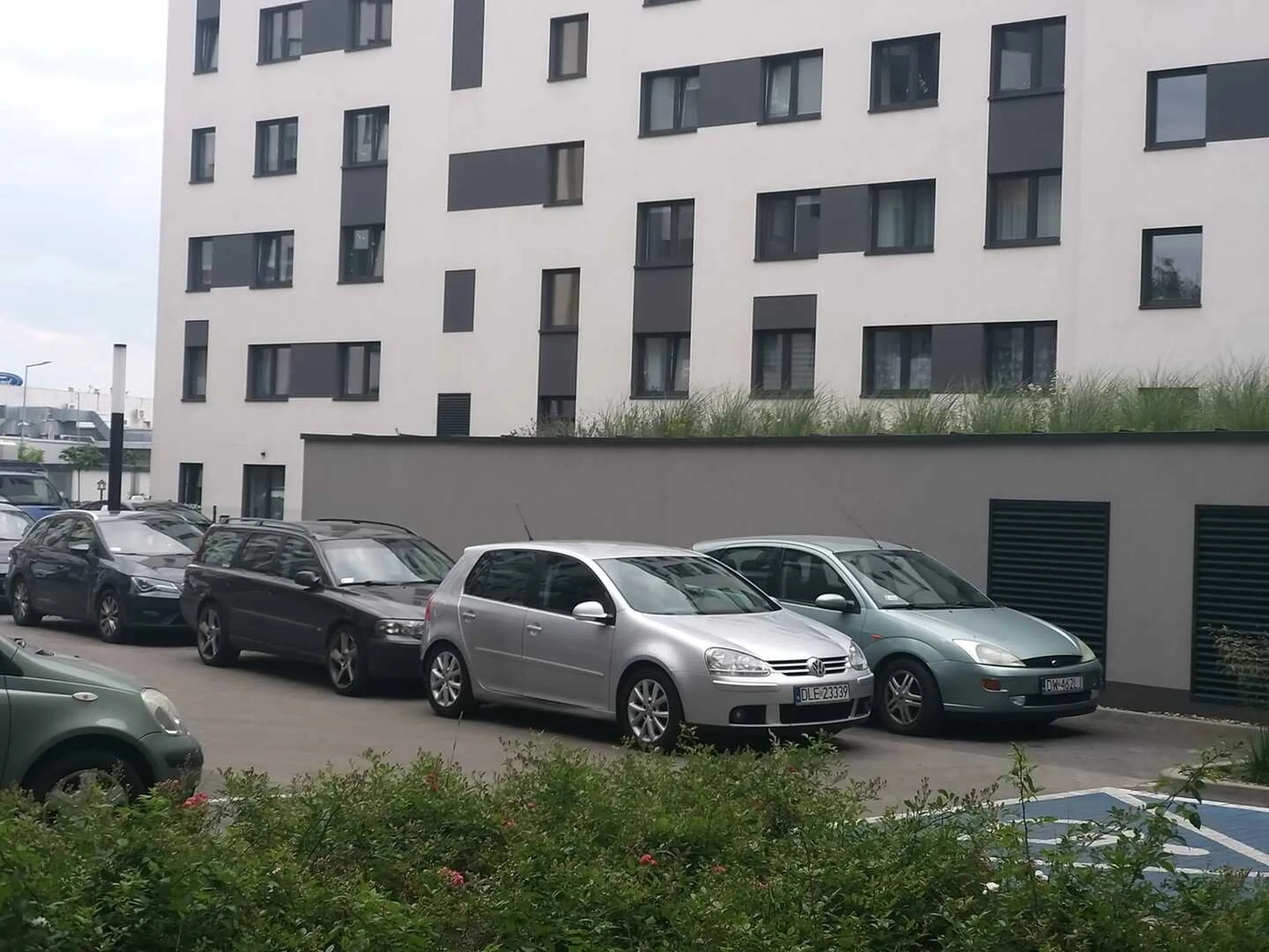 Zastawił mój samochód.