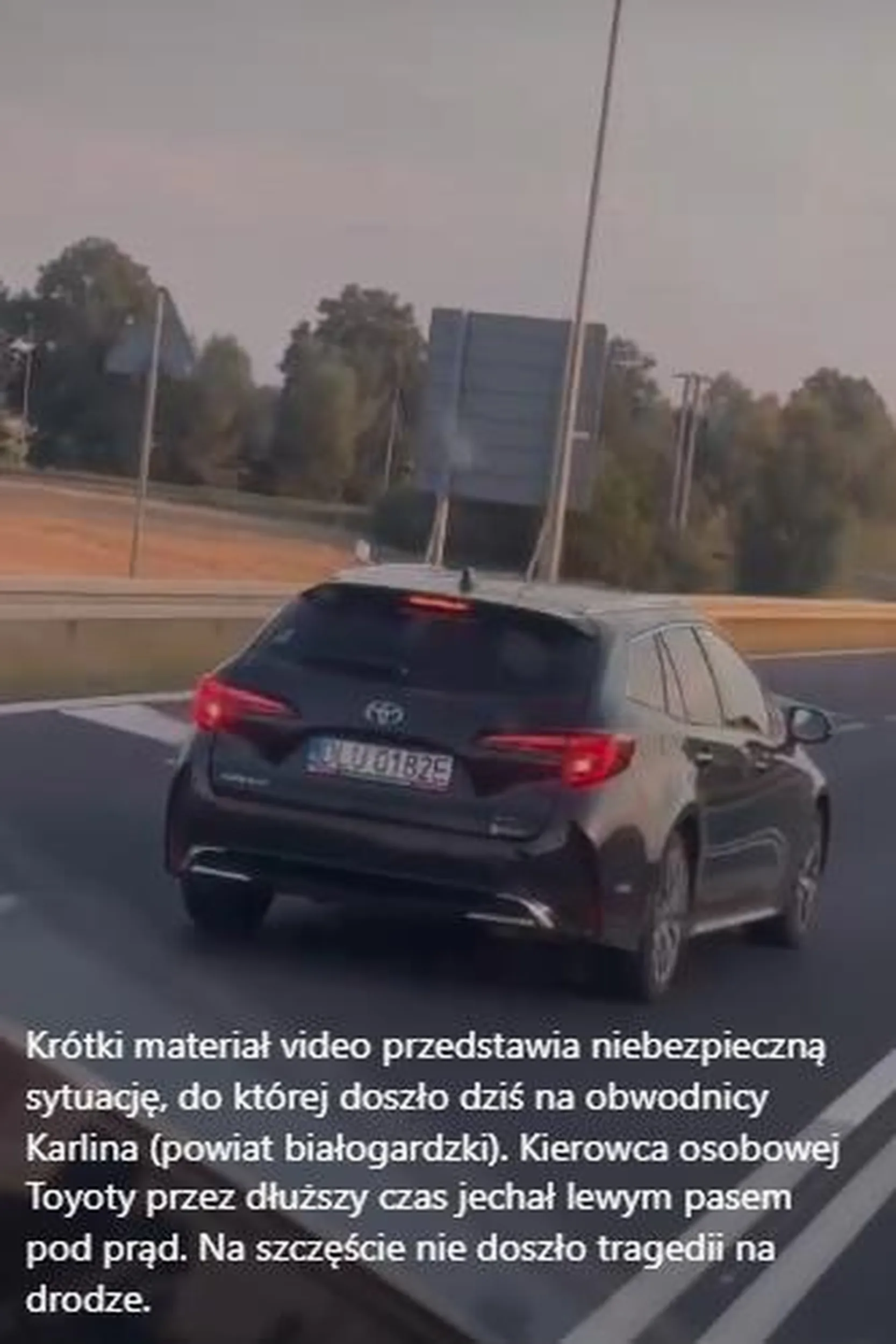 toyota jedzie pod prąd, nic sie nie stało i całe szczęscie Link: https://www.facebook.com/reel/370725815683982