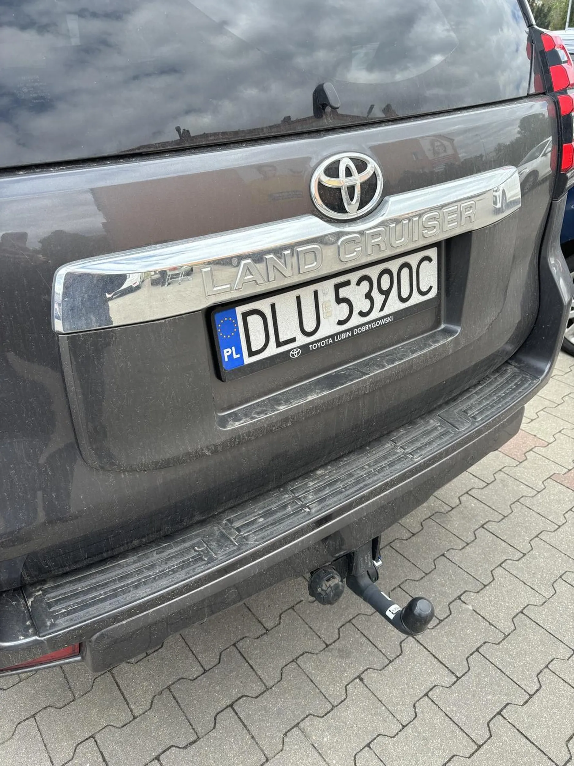 Na parkingu pani blond z owego samochodu obija innym samochody i zero poczucia winy… !