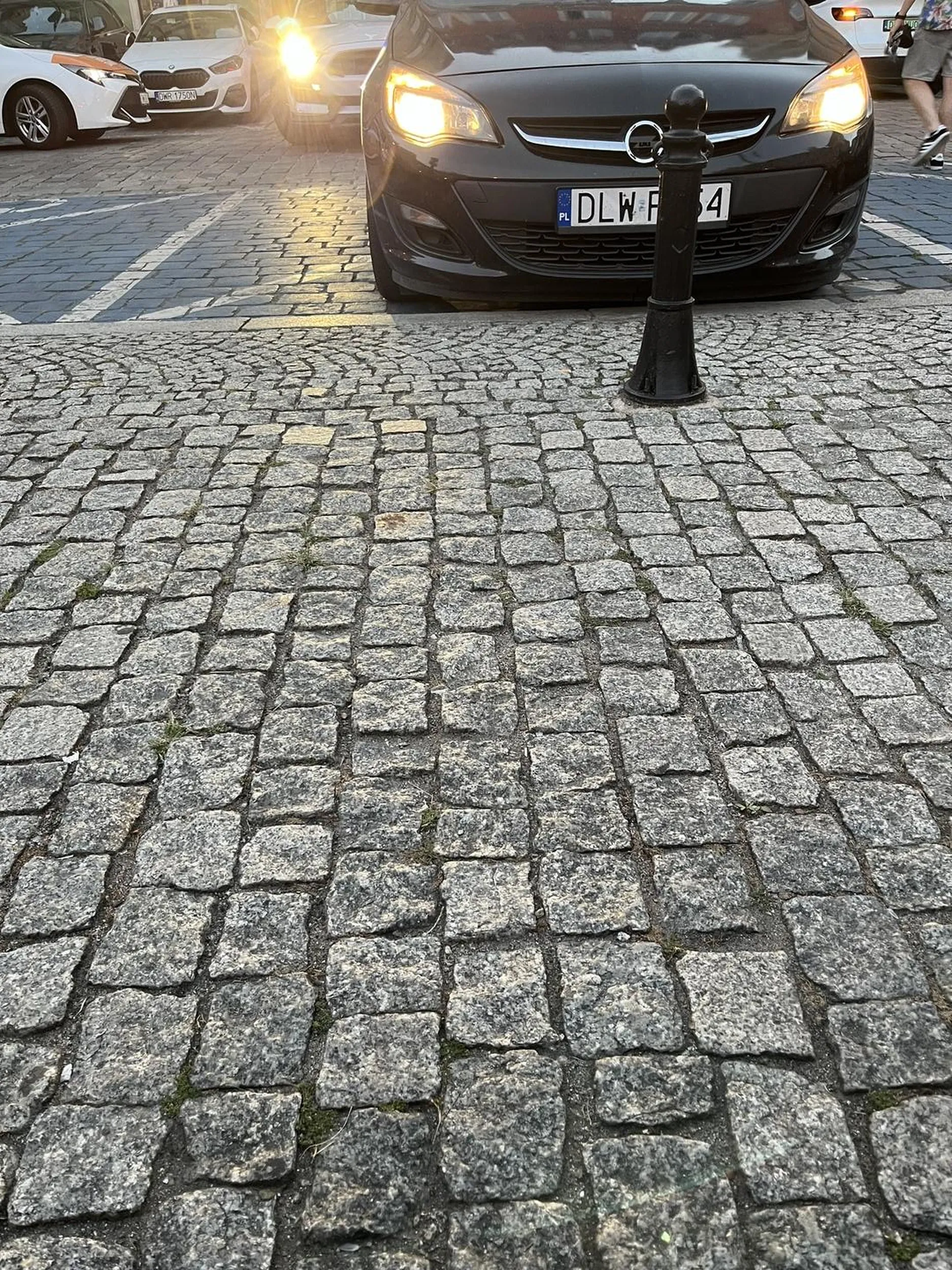 jestem niepelnosprawny i nie mam gdzie stanac autem przez takich inbecyli