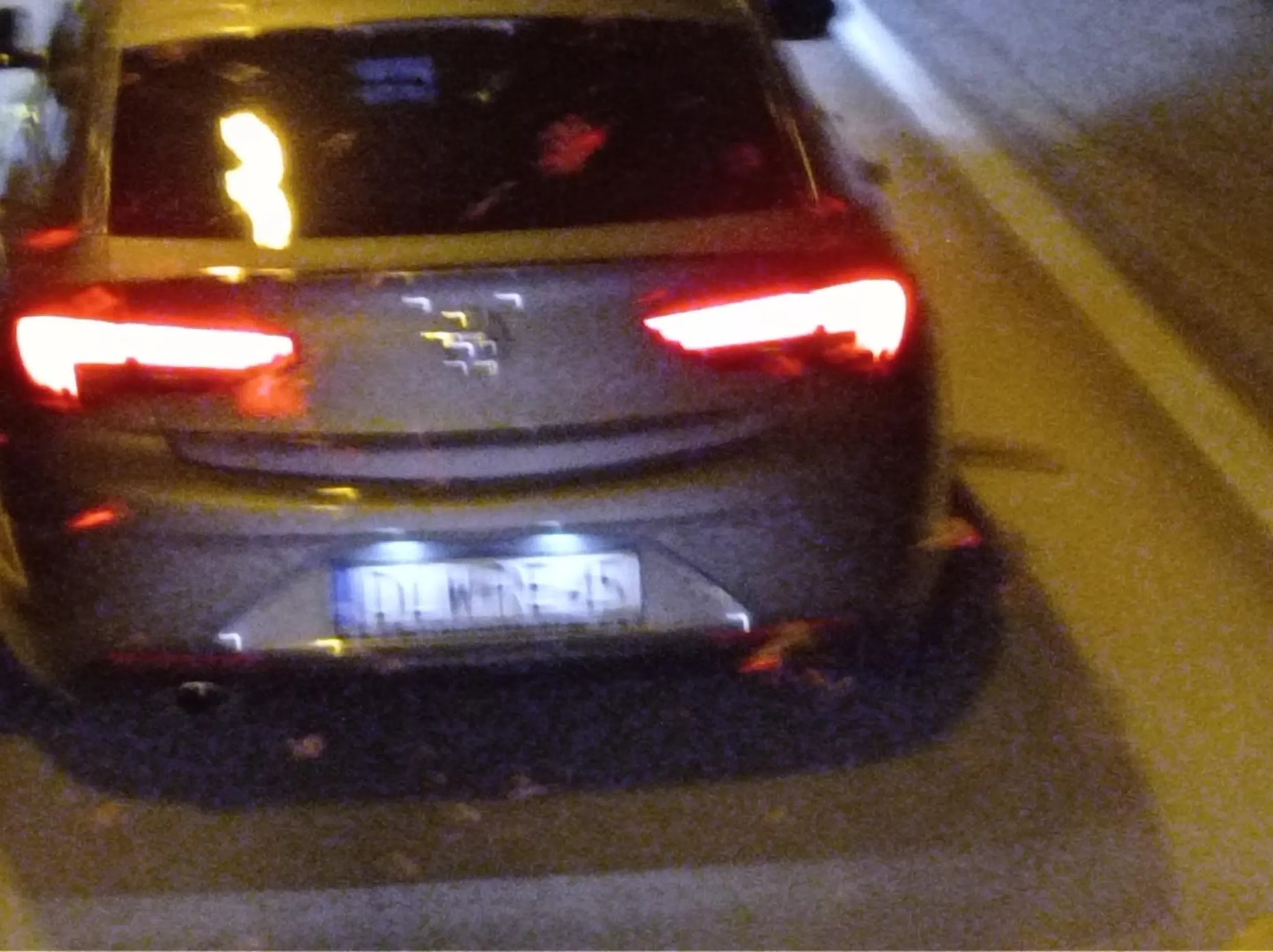 Zajechanie drogi, wymuszenie hamowania + celowe wyhamowanie Następnym razem nie będę hamował Jak jebnie cię 40 ton to może się czegoś nauczysz