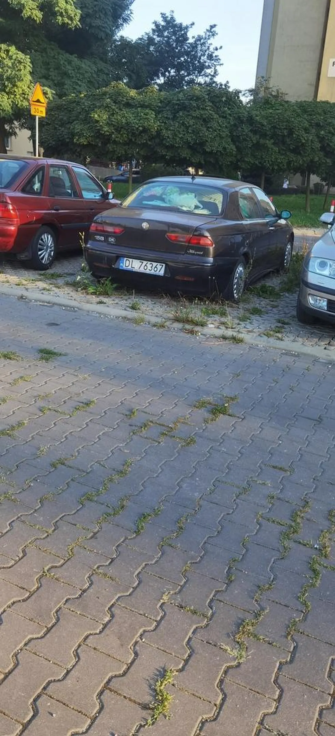 Rusz tego szrota auto ci już zarasta i miejsce parkingowe zajmujesz