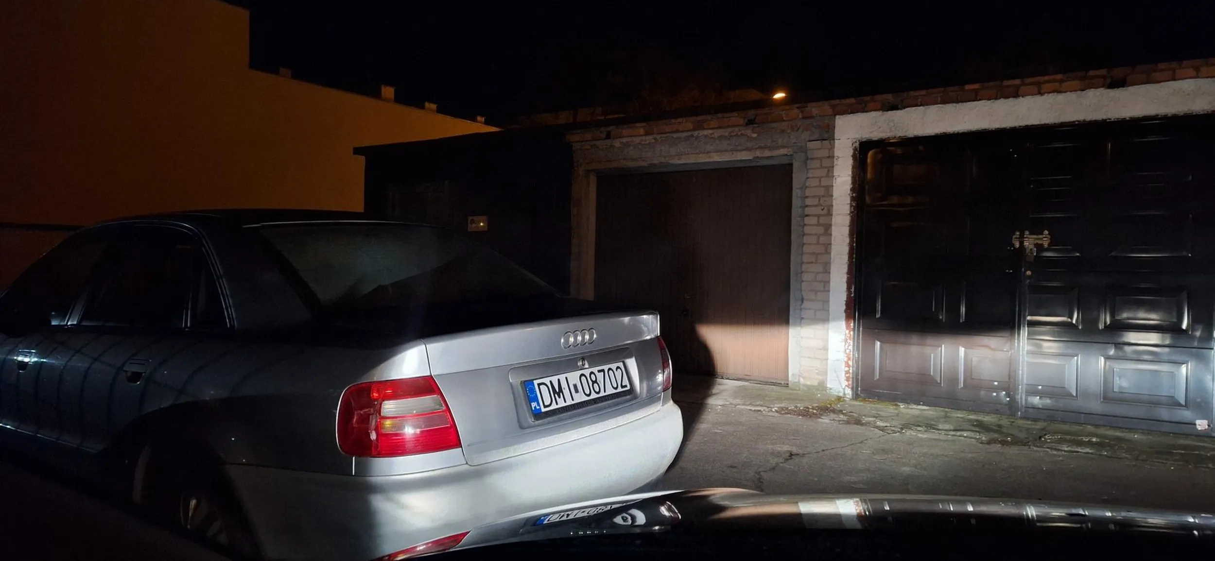 Blokuje wjazd do garażu