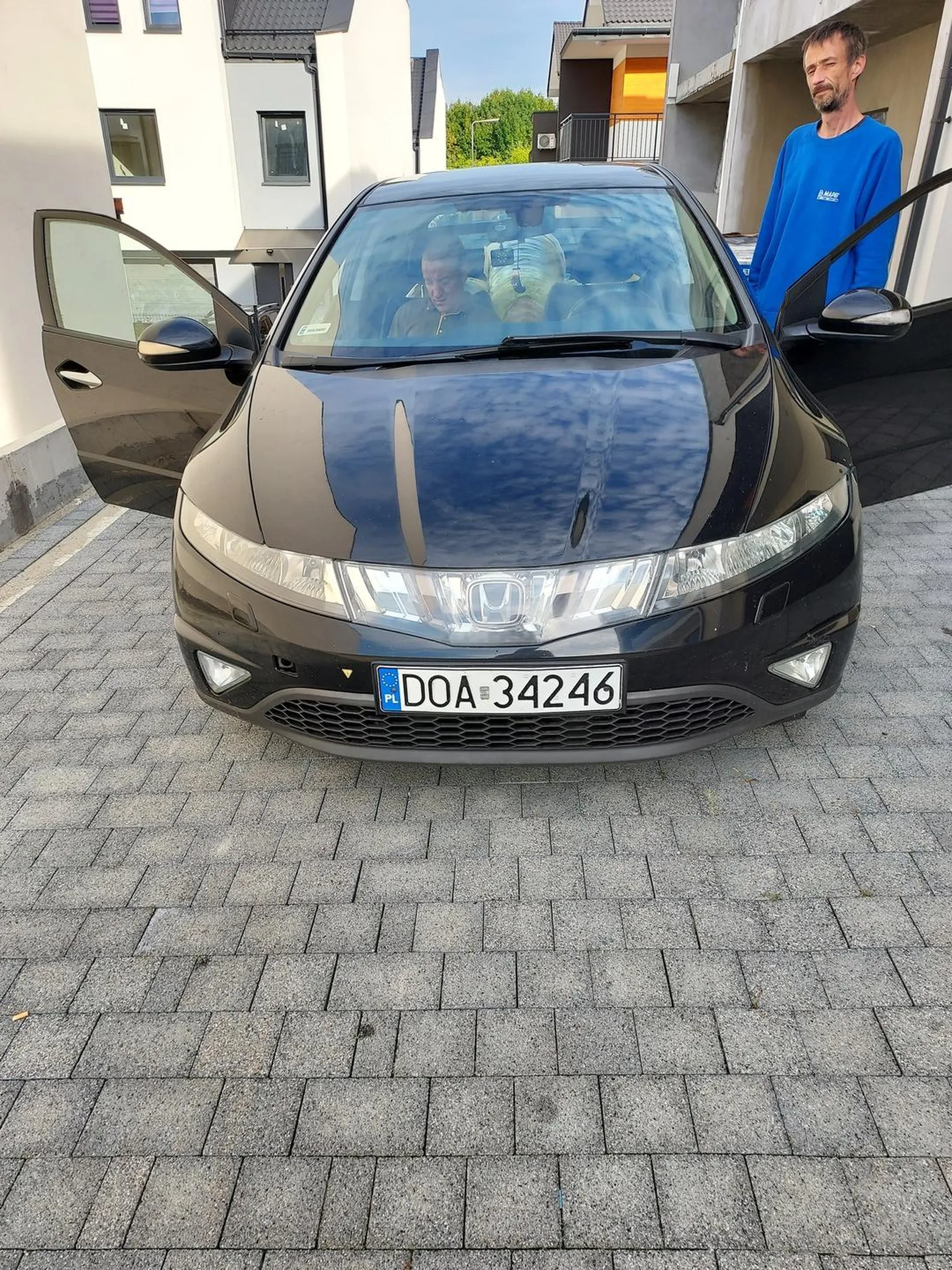 Zlodziej, razem z kolega kradli welne mineralna z budowy kolo mnie. Zatrzymany na goracym uczynku