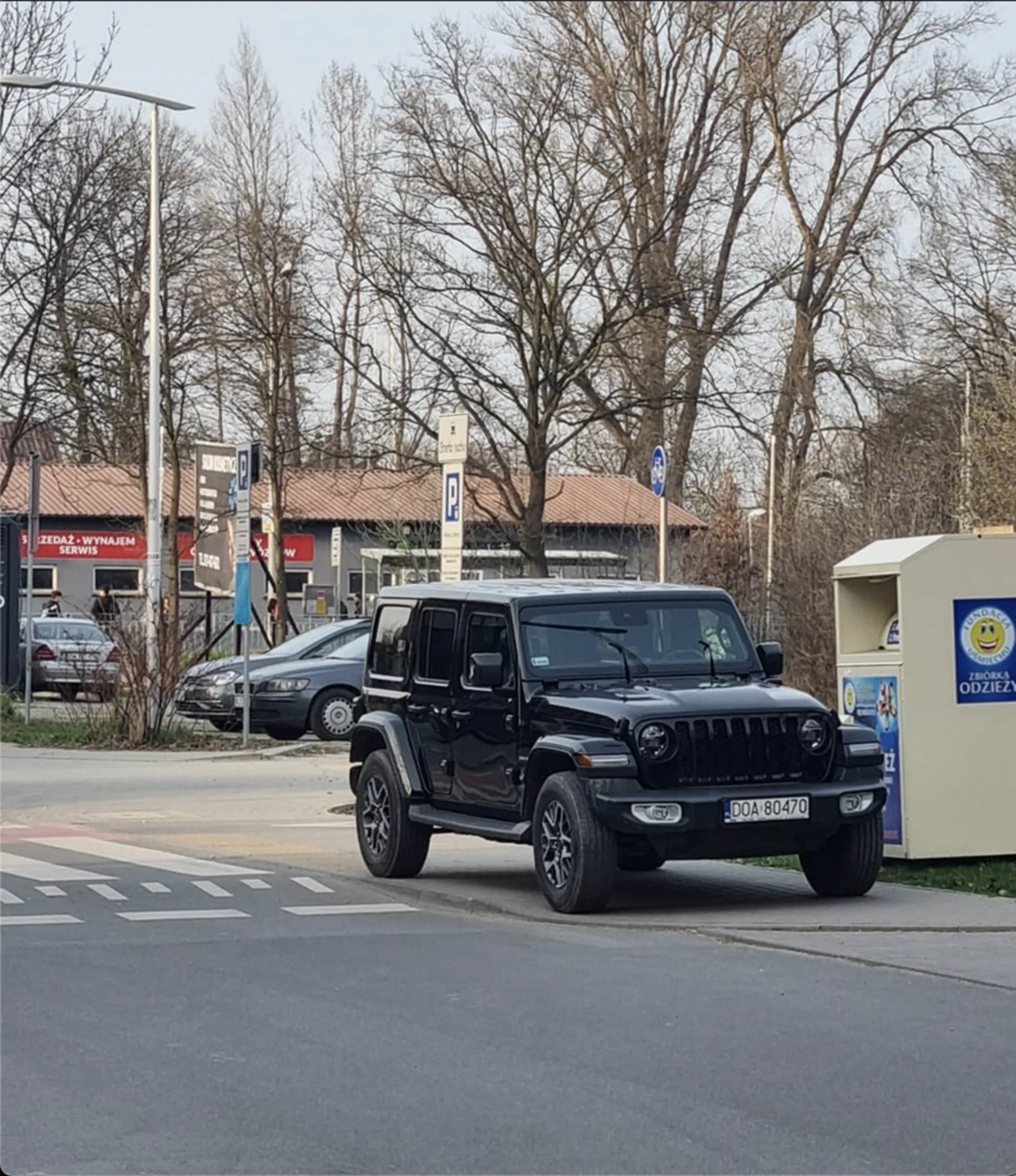 Kupił samochód, ale tak naprawdę nie stać go na parking