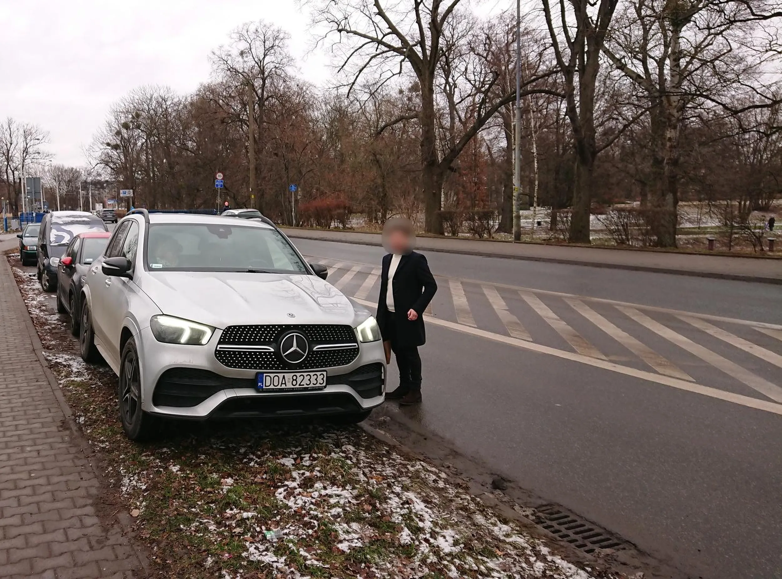 Jestem z Oławy Miłośnikiem trawy Gniotę ją i czeszę Swoim Mercedesem Ach, potarzać się w trawie - to najlepsze imprezy w Oławie!!!