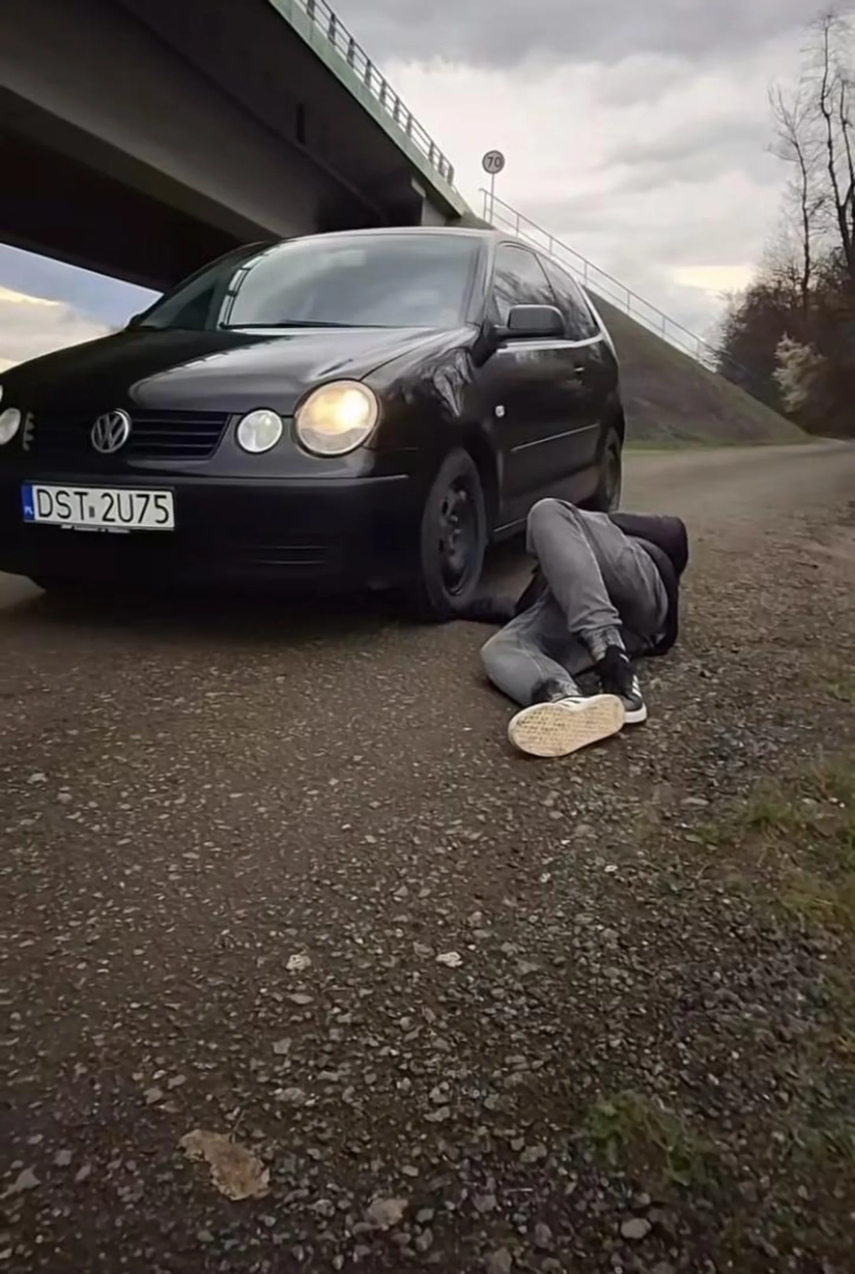 Jesteś psychiczny potrąciłeś chłopaka udało mi się zrobić zdjęcie sprawa trafiła na policję