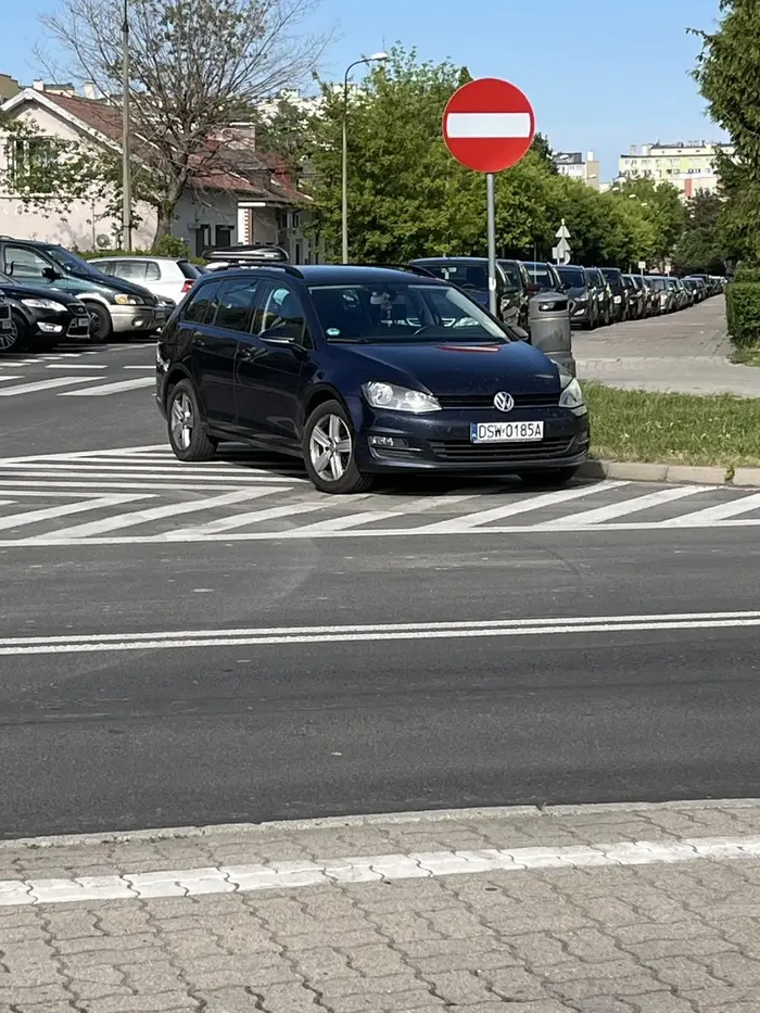 To na liniach się parkuje ?
