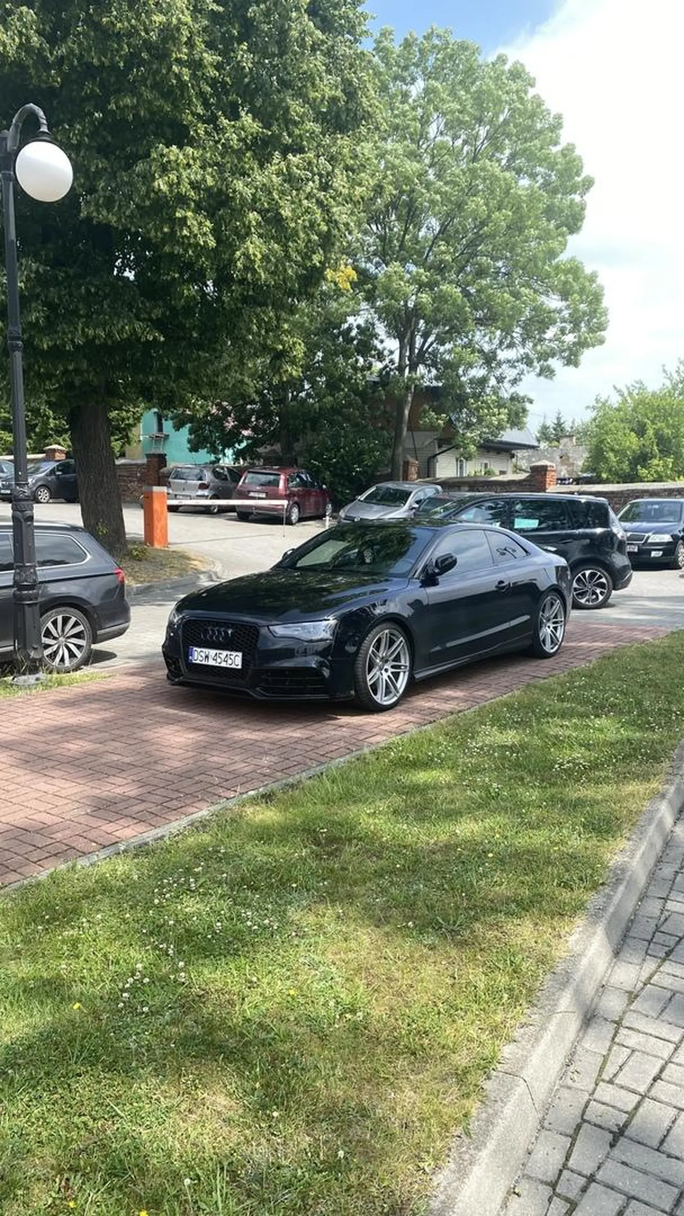 Ten gosc przechodzi ludzkie pojecie