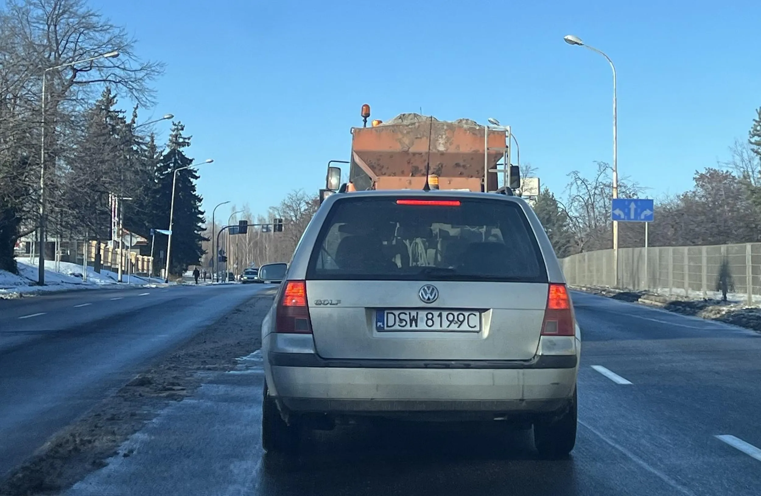 Jak już pakujesz się na skrzyżowanie na czerwonym i wiesz że ktoś uratował Twój bok i zwyżki OC to przeproś a środkowy palec sobie schowaj tam gdzie boli…