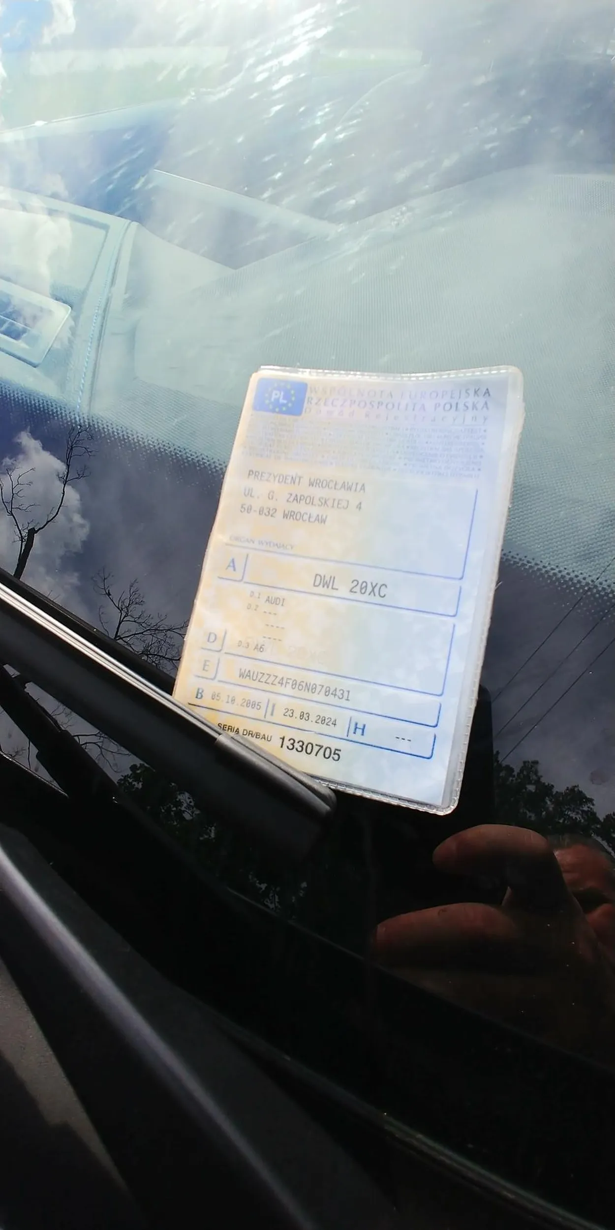 Twój dowód rejestracyjny leży na ulicy.