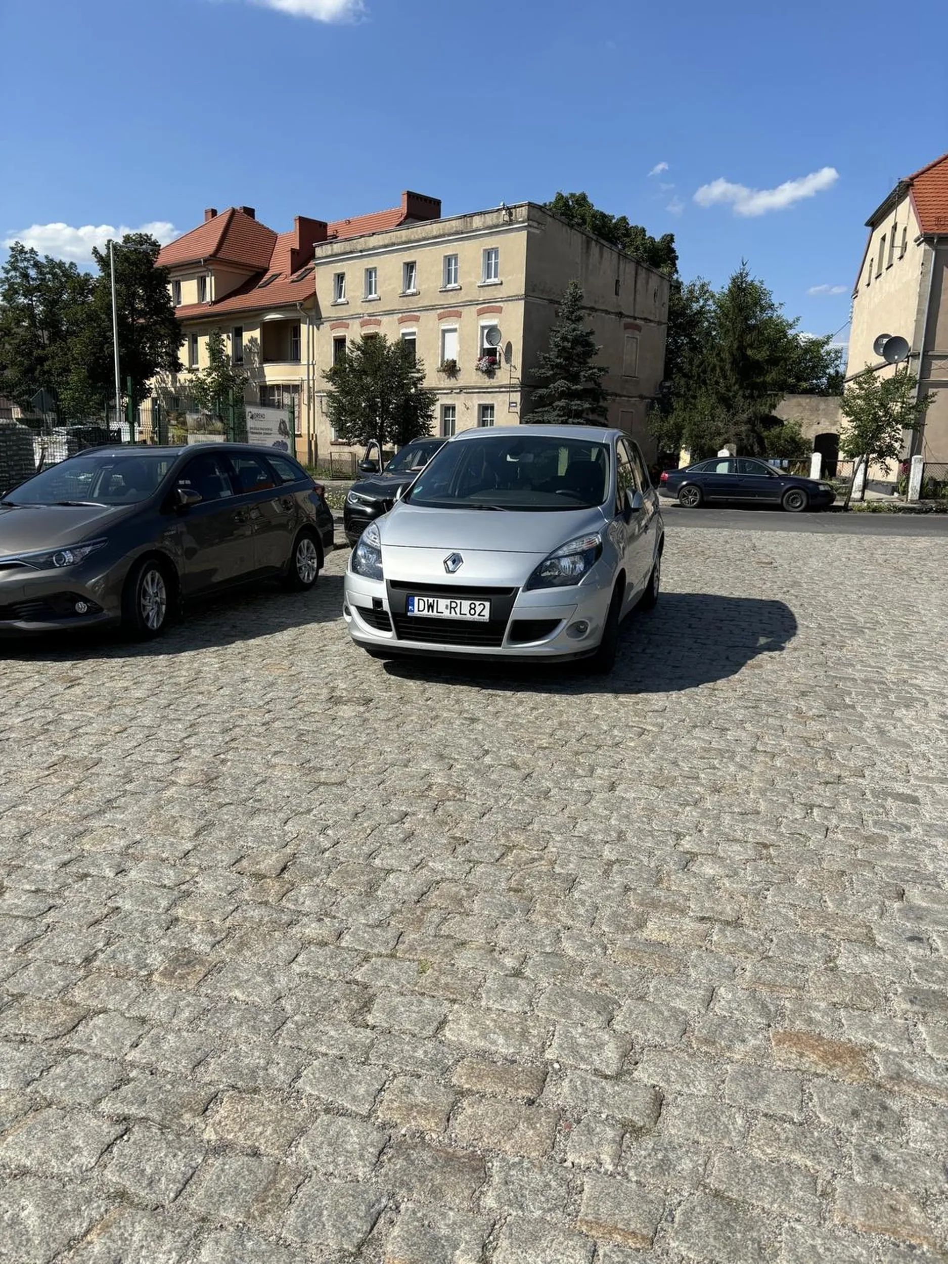 Super stajesz, podziwiam jak można zablokować pas. Jesteś super kierowca zdowia życzę.