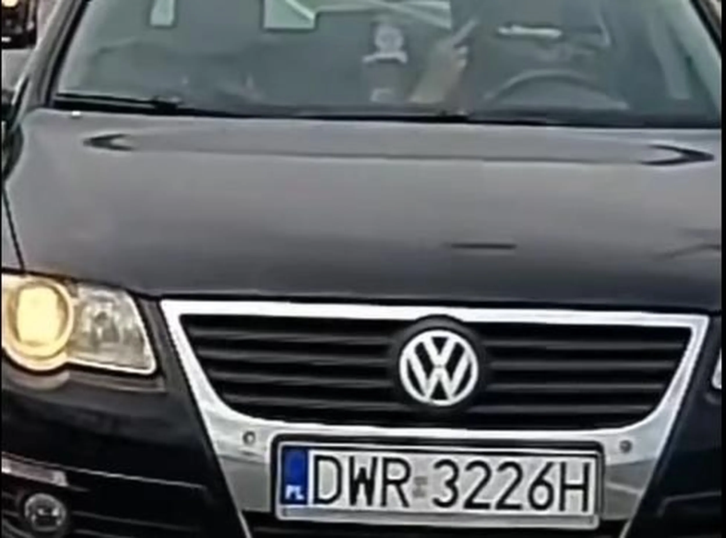 Jeździ gruzem i chwali się wkoło jakiego ma krótkiego