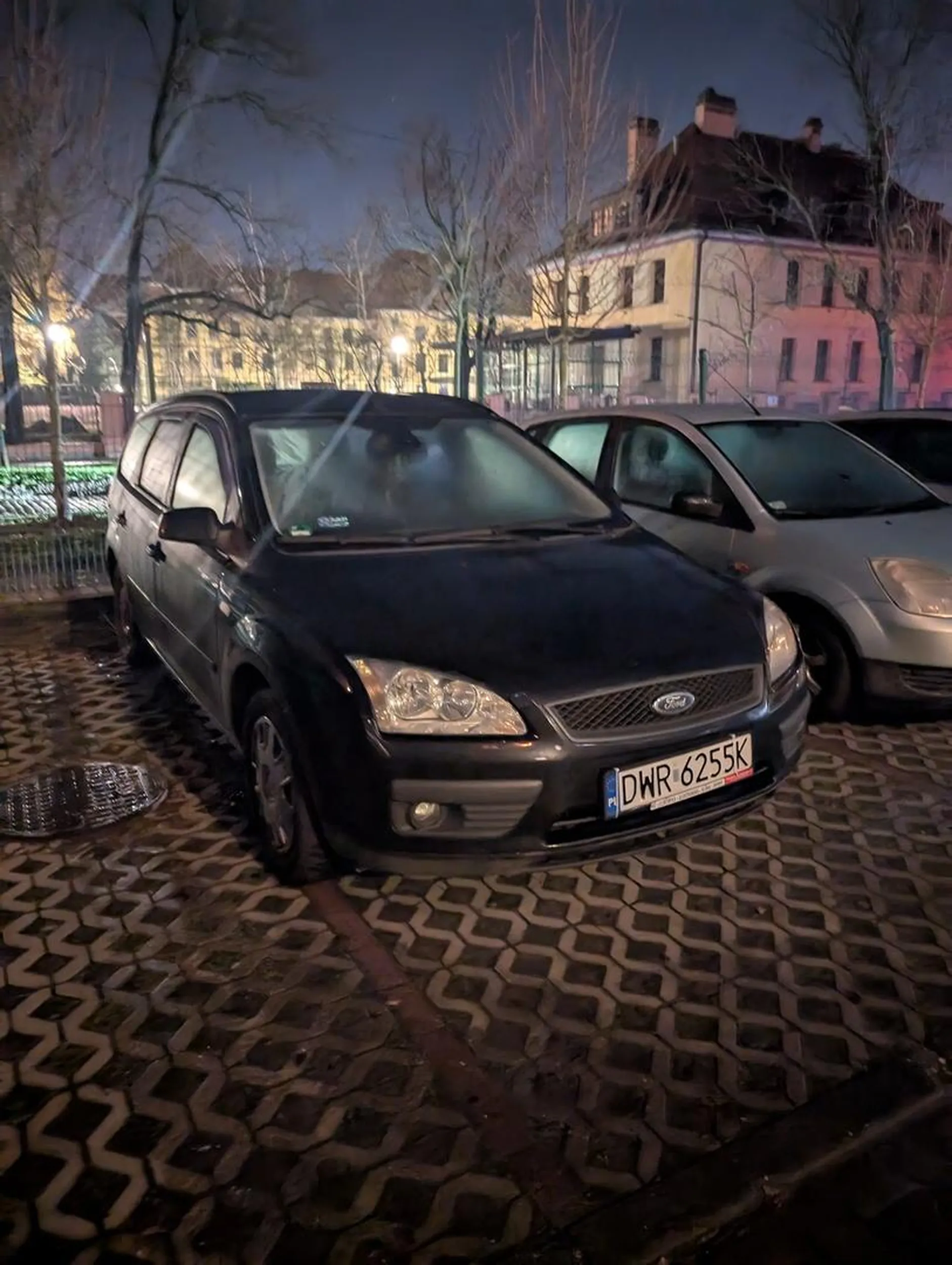 Nie parkuj na linii...