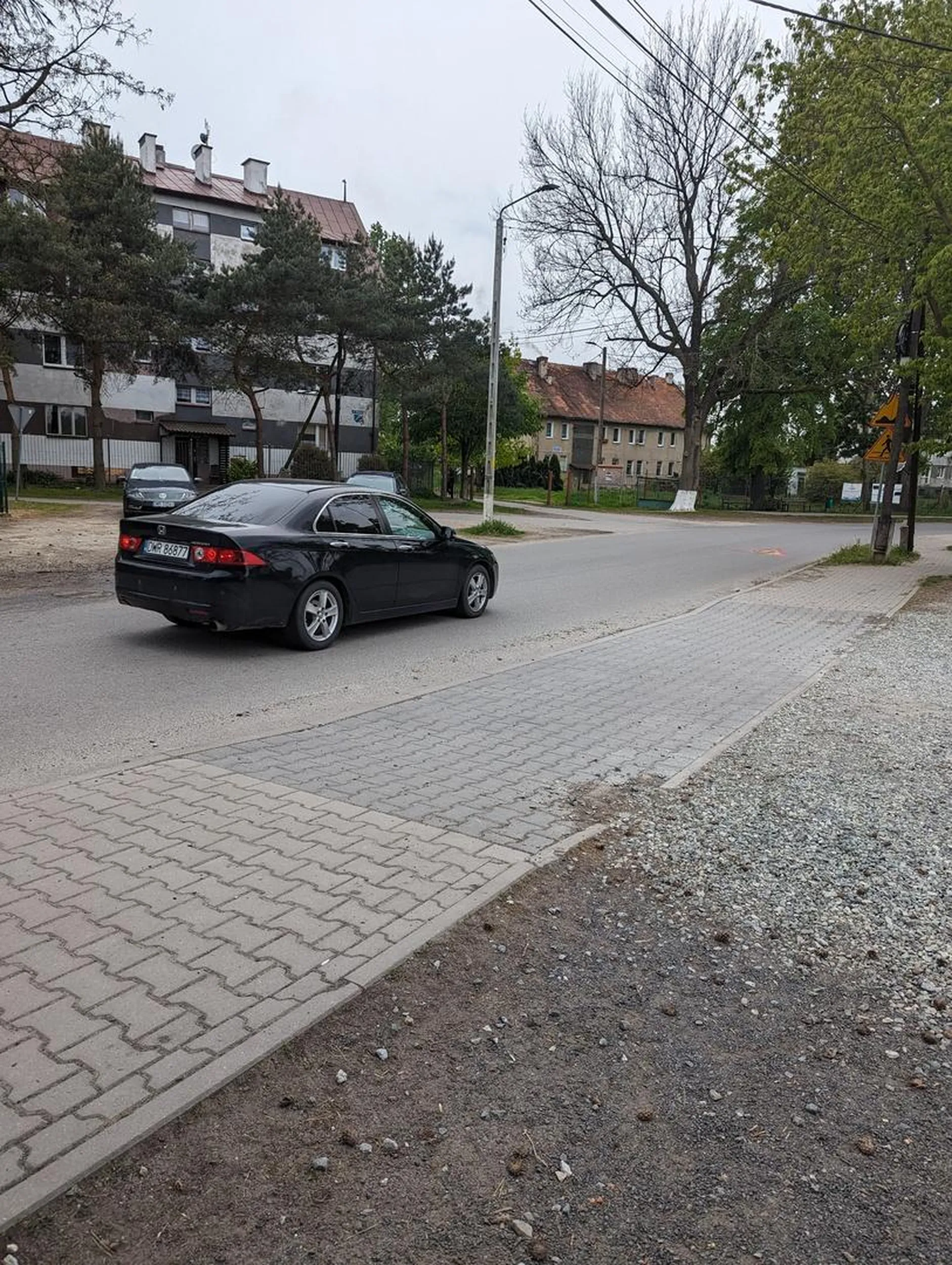 Frustrat,codziennie na tej samej trasie pod Wrocławiem. Wyprzedzanie na czołówkę,na pasach .Pędzi na złamanie larku