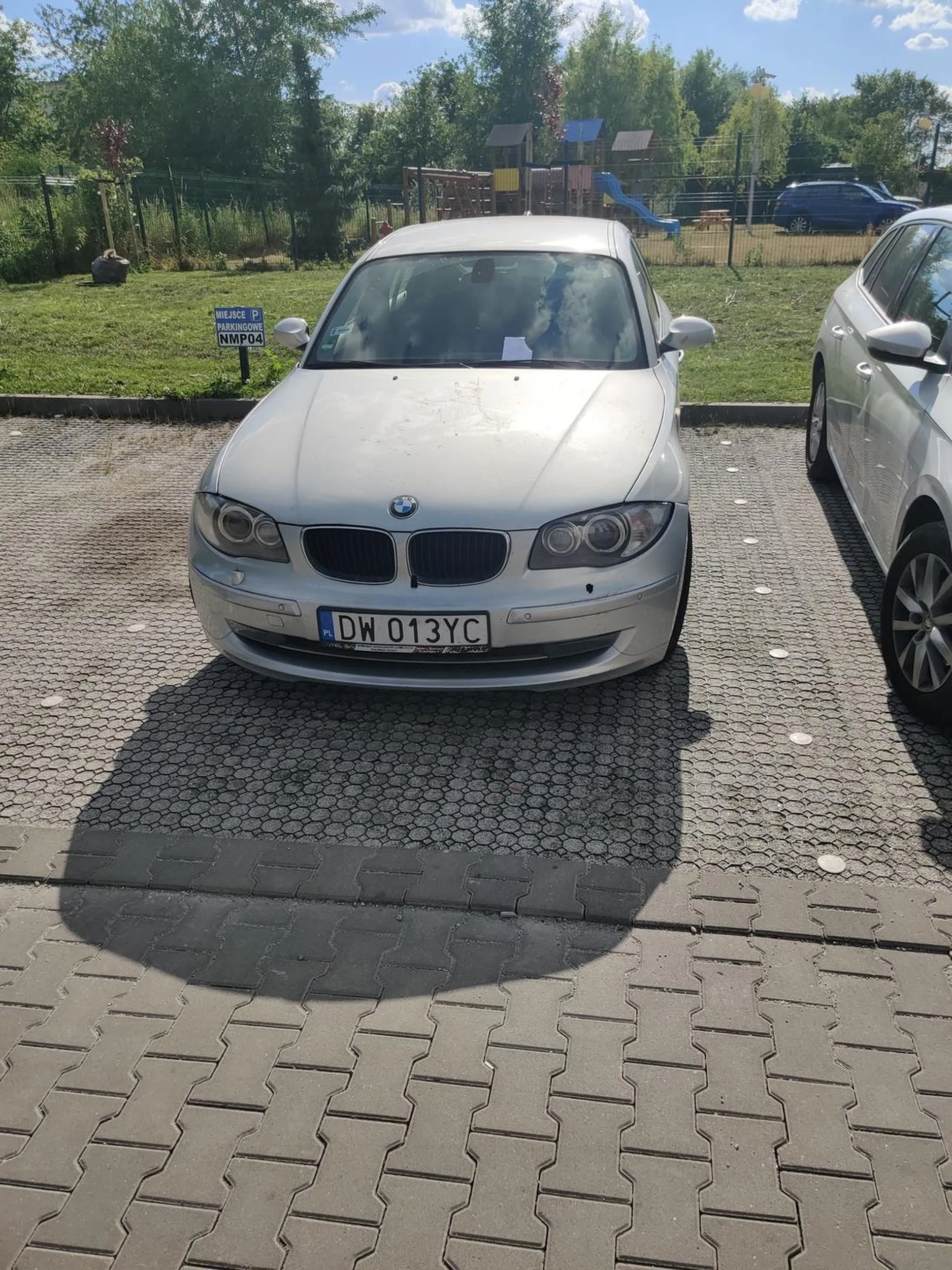 Proszę nie parkować i nie śmiecić na prywatnych miejscach postojowych