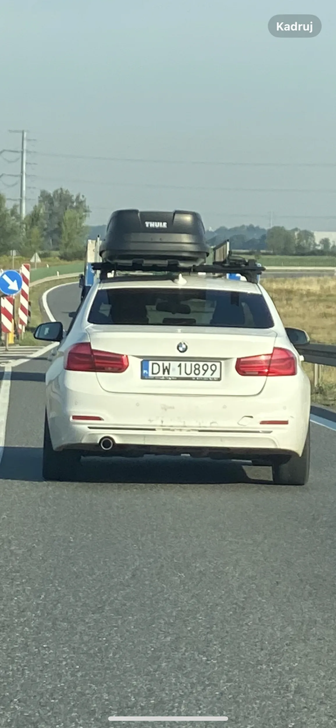 Kierowca bemwe zaczął trąbić na samochód ciężarowy który objeżdżał rondo wolniej niż on! Co za ameba! Jak widać posiadanie bmki zobowiązuje!!!