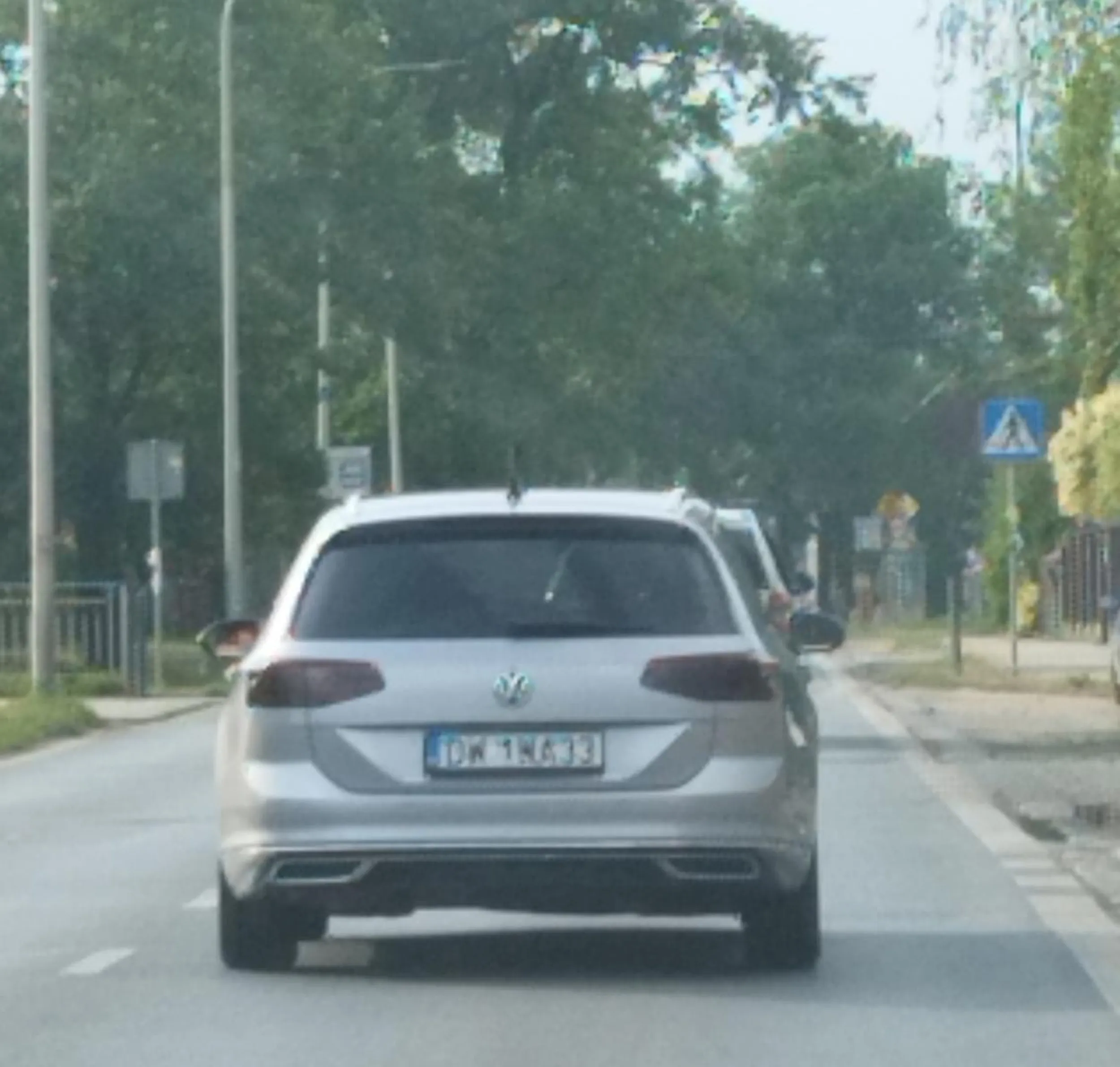 O mało nie spowodował wypadku. Wymusił pierwszeństwo na skrzyżowaniu. W reakcji na trąbienie wystawił środkowy palec.