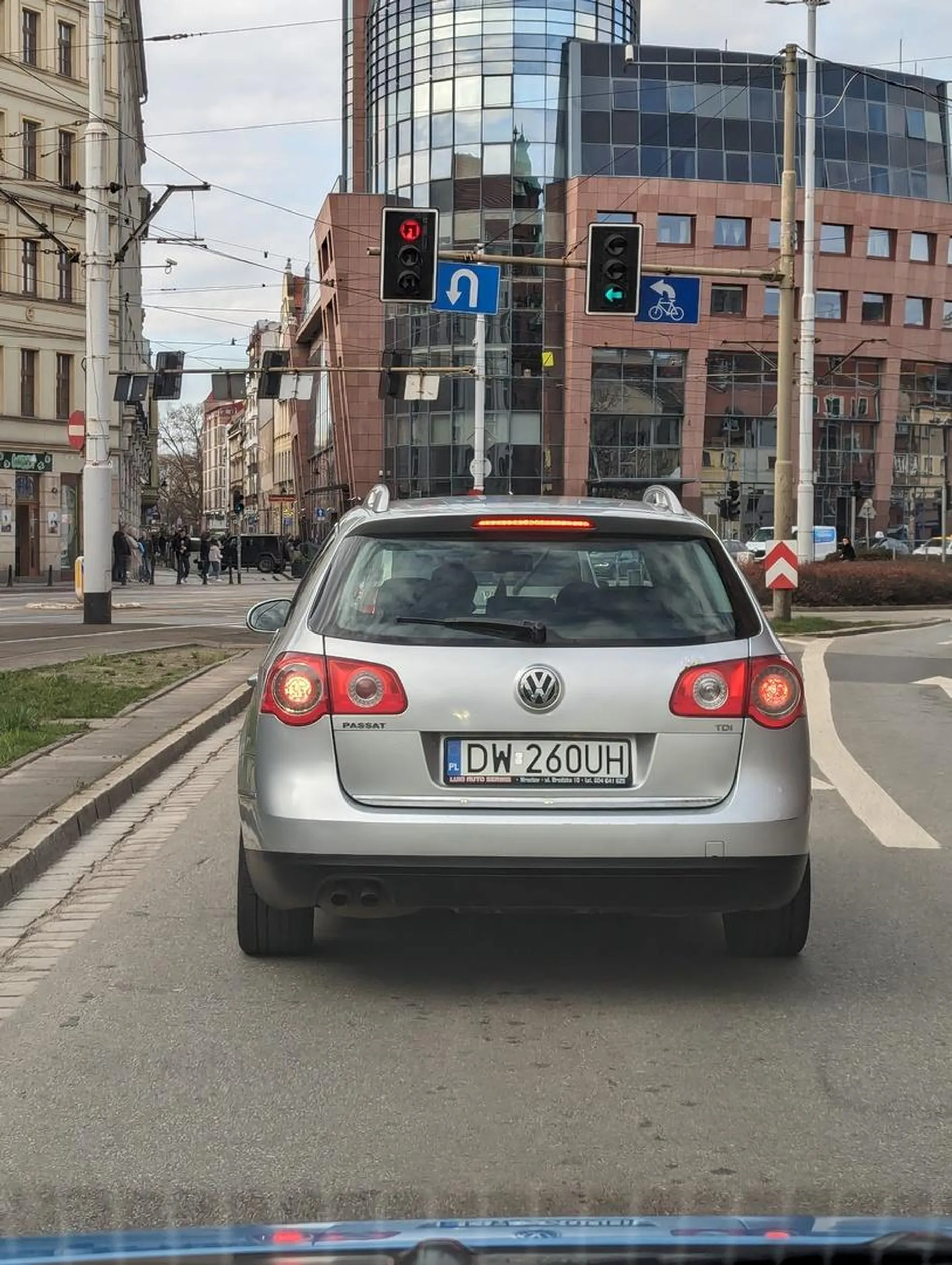 Wymusił pierwszeństwo, potem pojechał prosto na nakazie zawracania.