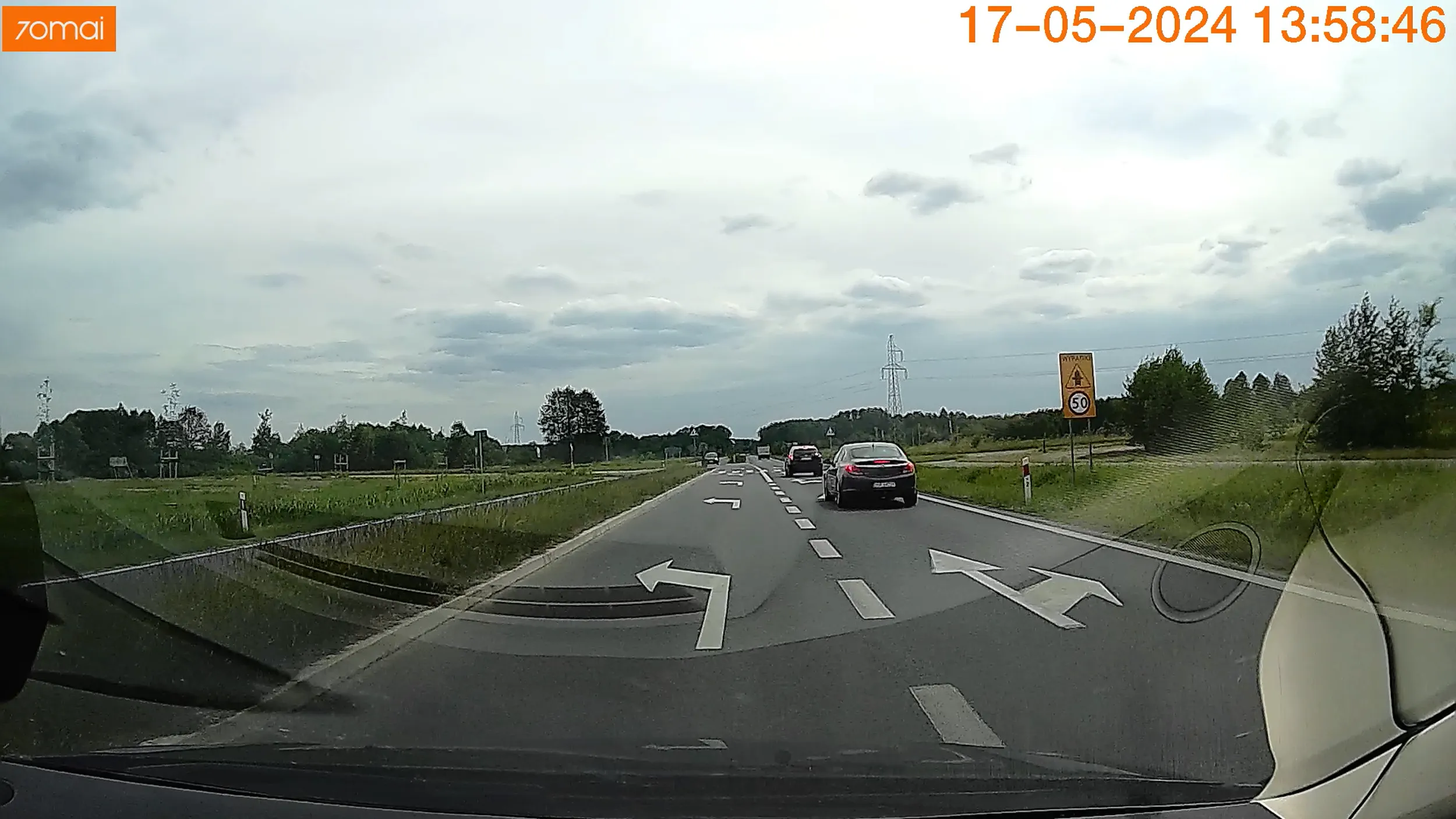 Hej ho, skręcamy z lewoskrętu, jeśli jest, nie z pasa do jazdy na wprost ;)