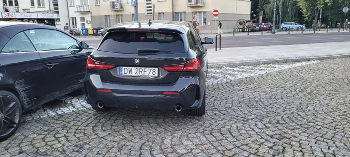 Nie umie parkować,   brak uprawnień?