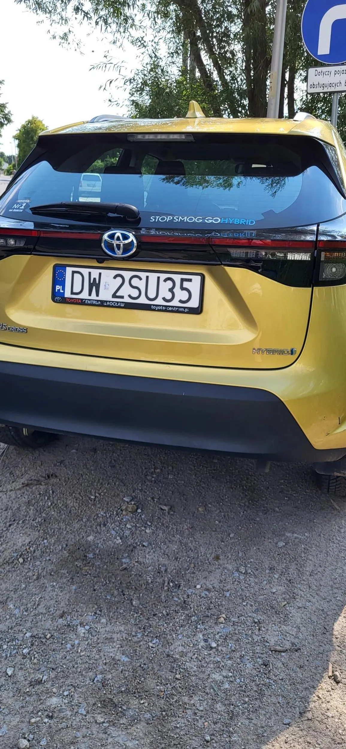 Śmieszny wychudzony chłopina, mocny w pysku. W strefie zamieszkania, zjechał sobie z drogi przejeżdżając mi prawie psa. Szedłem poboczem.