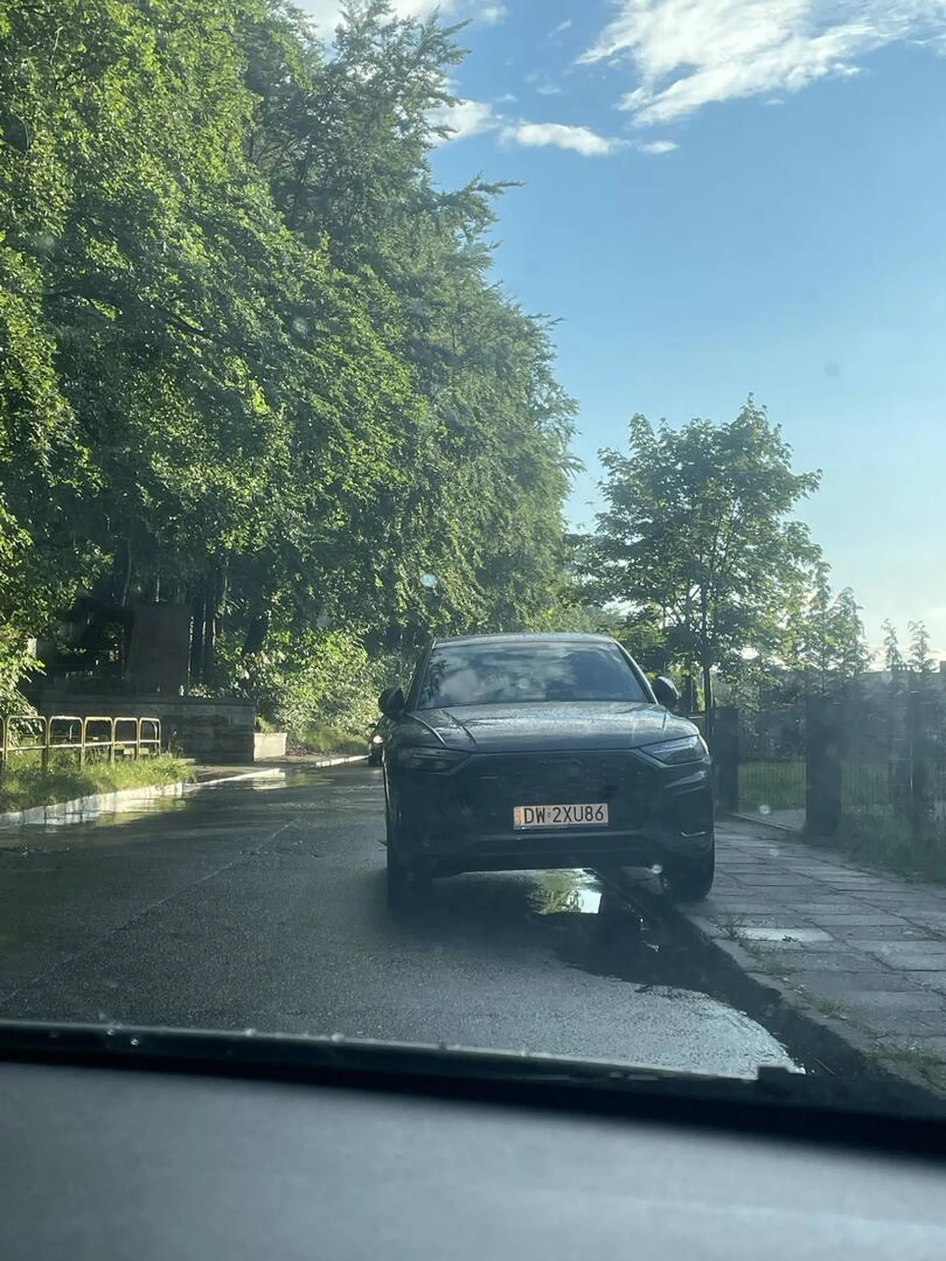 Dobrze, że nie stanąłeś na środku ulicy. Nie pozdrawiam