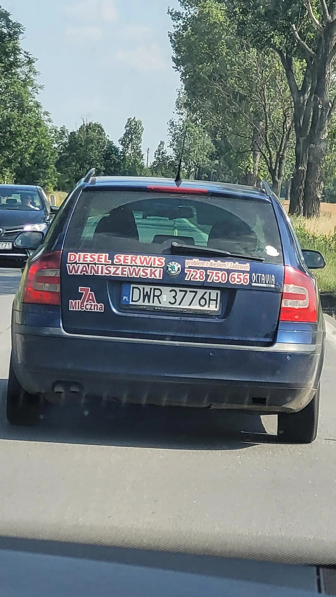 Diesel serwis, gościu naprawia cudze diesle a sam jeździ plujacą spalony olej Skodą. Ojj nie chciałbym być twoim klientem.