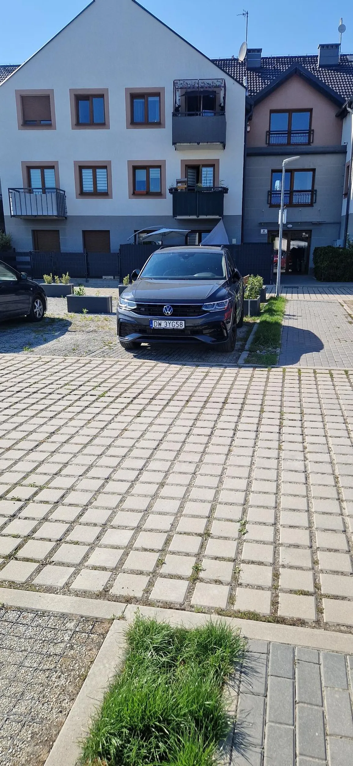 Parkuje nie na swoim miejscu na wjezdzajac na prywatna posesje