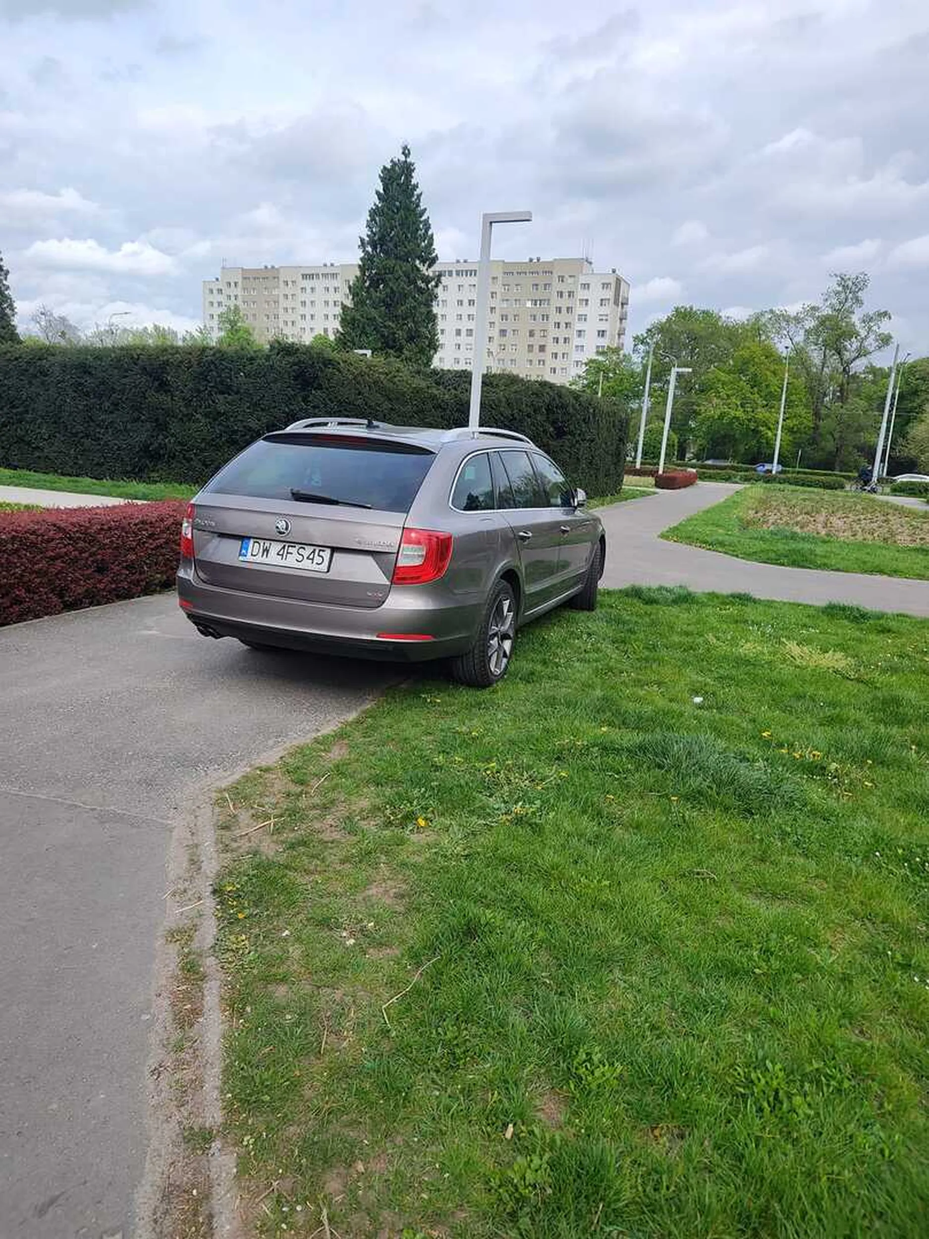 Ponad godzinny postój przy placu zabaw