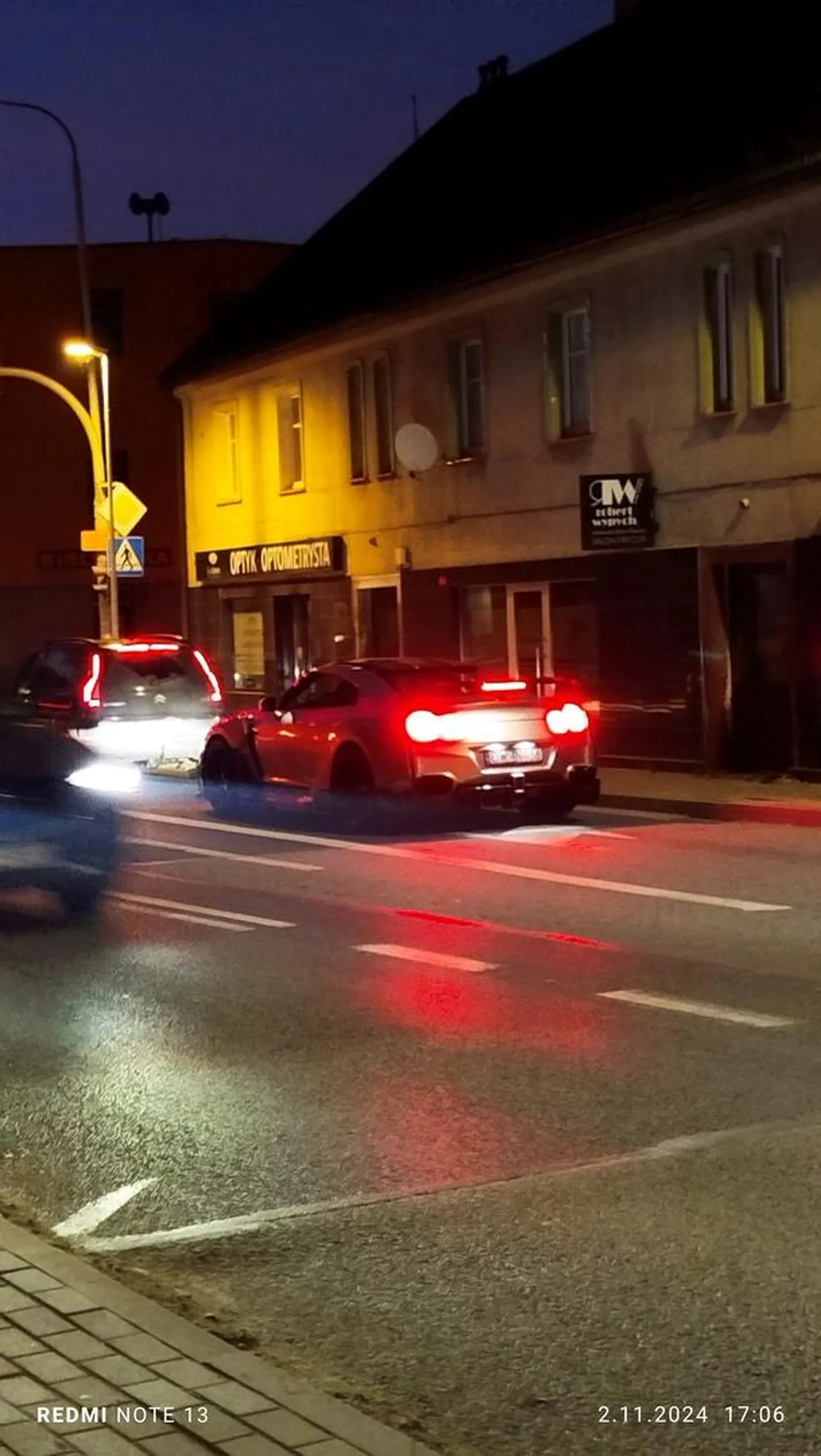 Zajebisty nissan, głośny aż babka się przyjebala z okna.