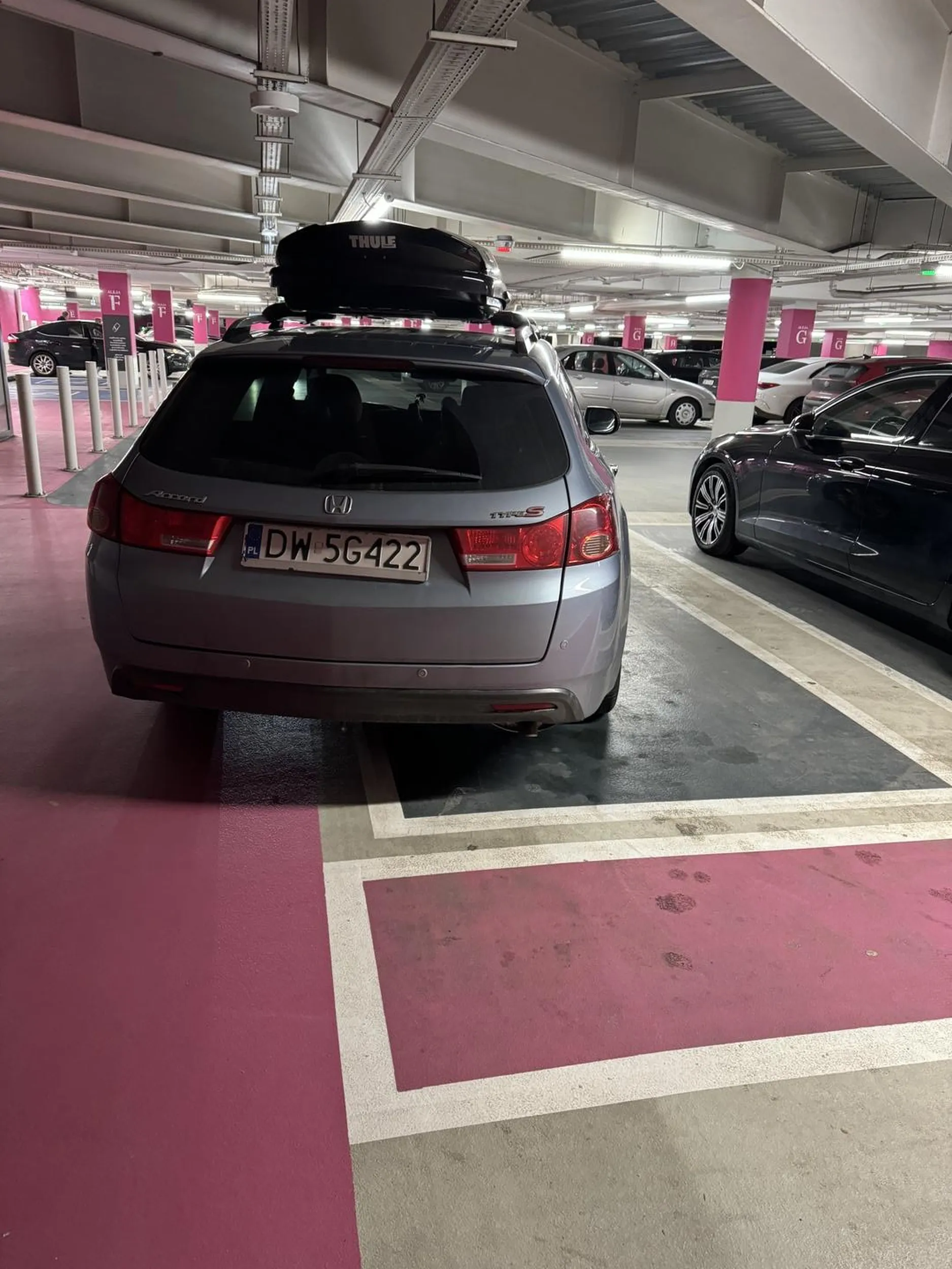 Najwidoczniej parkowanie to twoja słaba strona, potrenuj trochę