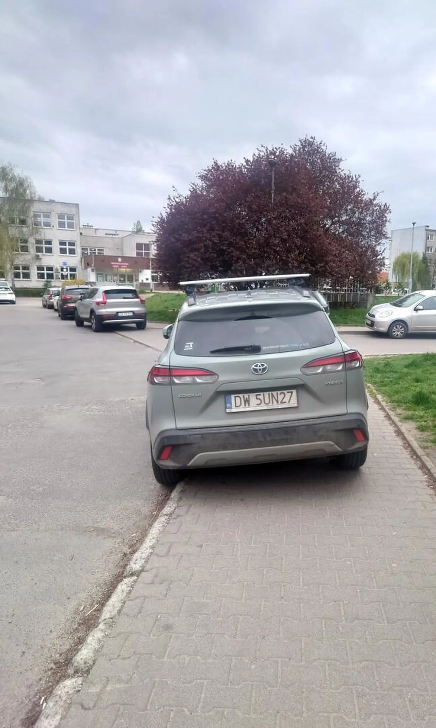 Geniusz parkowania, droga do szkoły